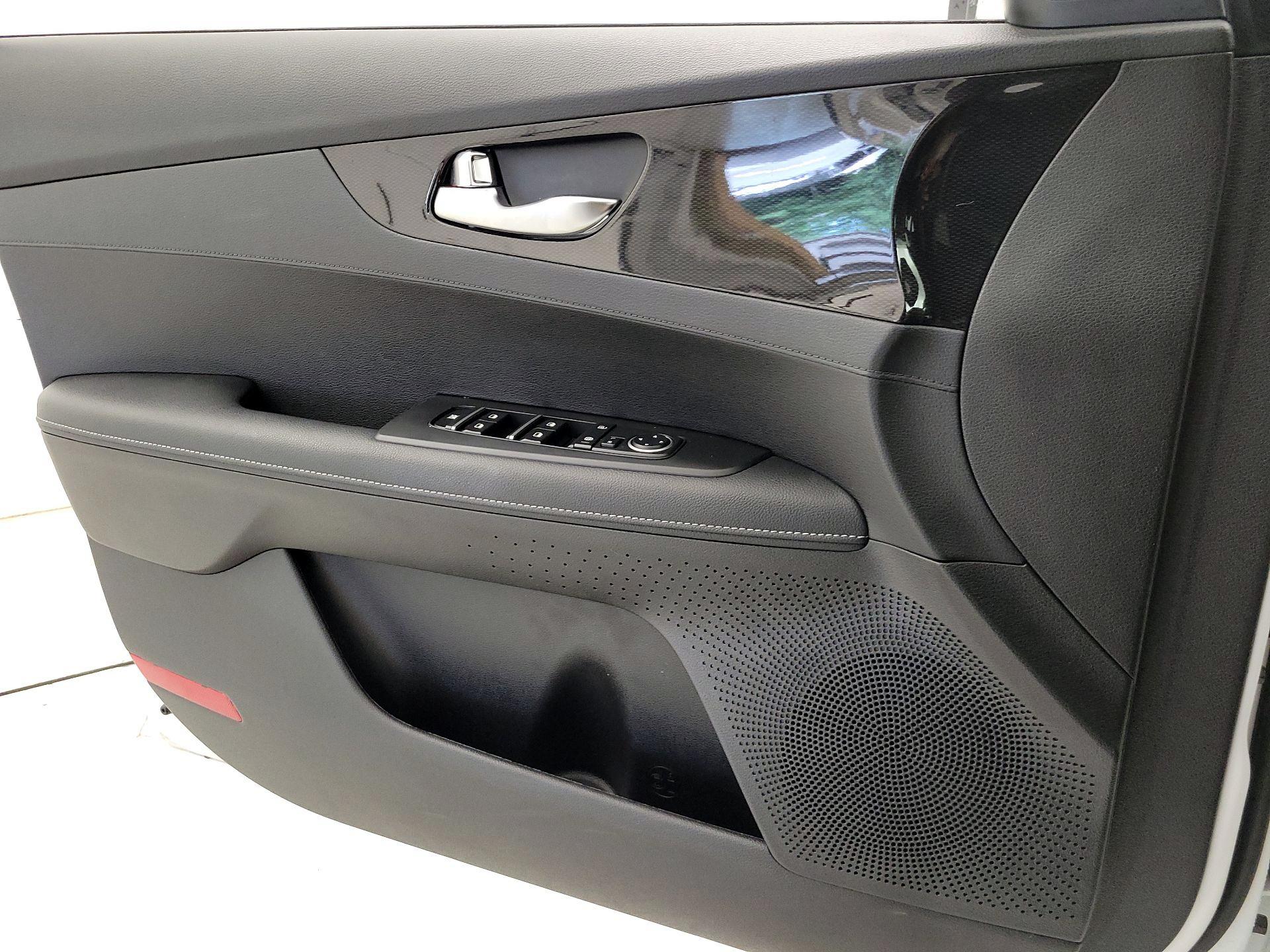Thumbnail: 2023 Kia Forte - 12
