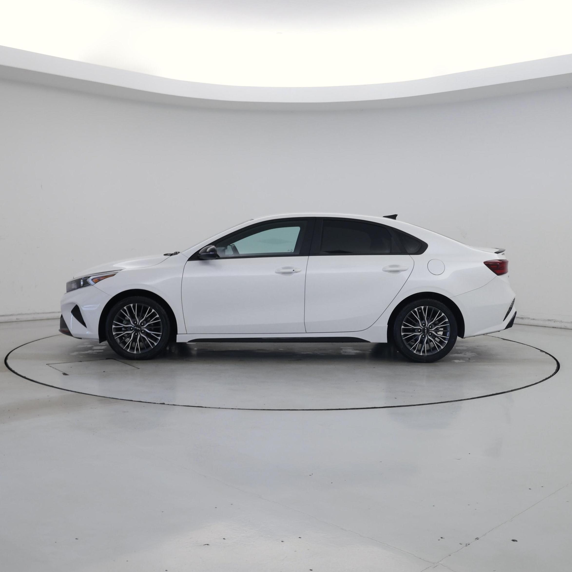 Thumbnail: 2023 Kia Forte - 3