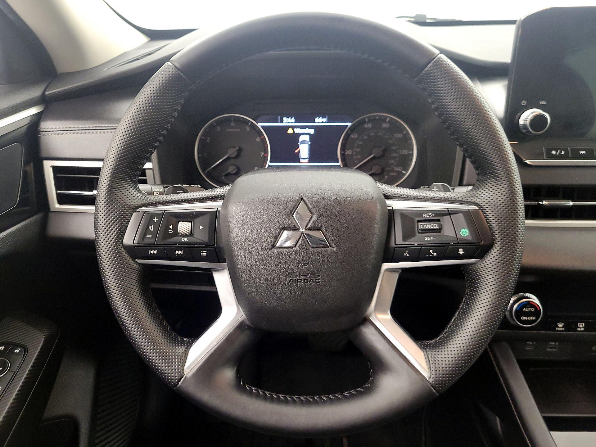 Thumbnail: 2022 Mitsubishi Outlander - 10