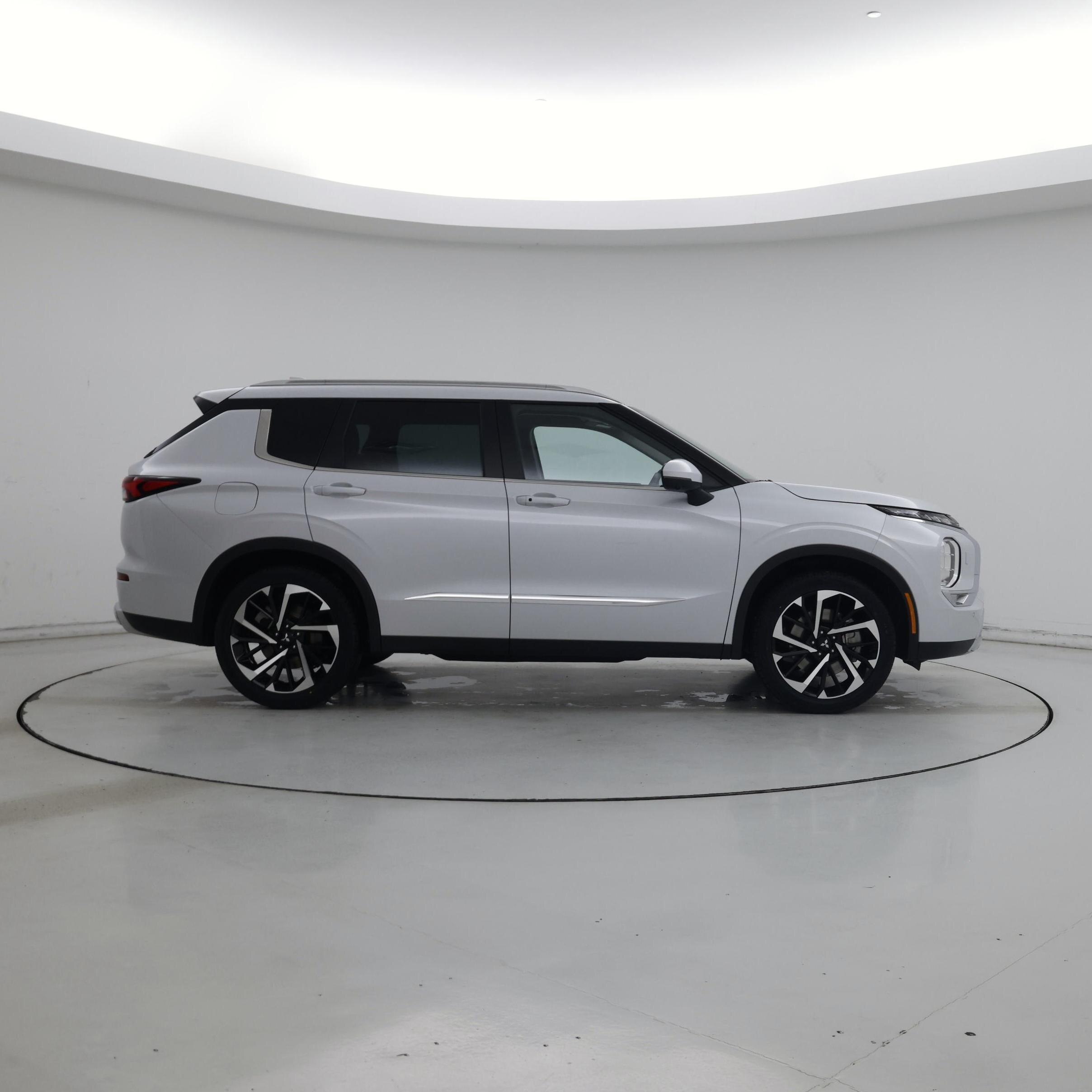 Thumbnail: 2022 Mitsubishi Outlander - 7