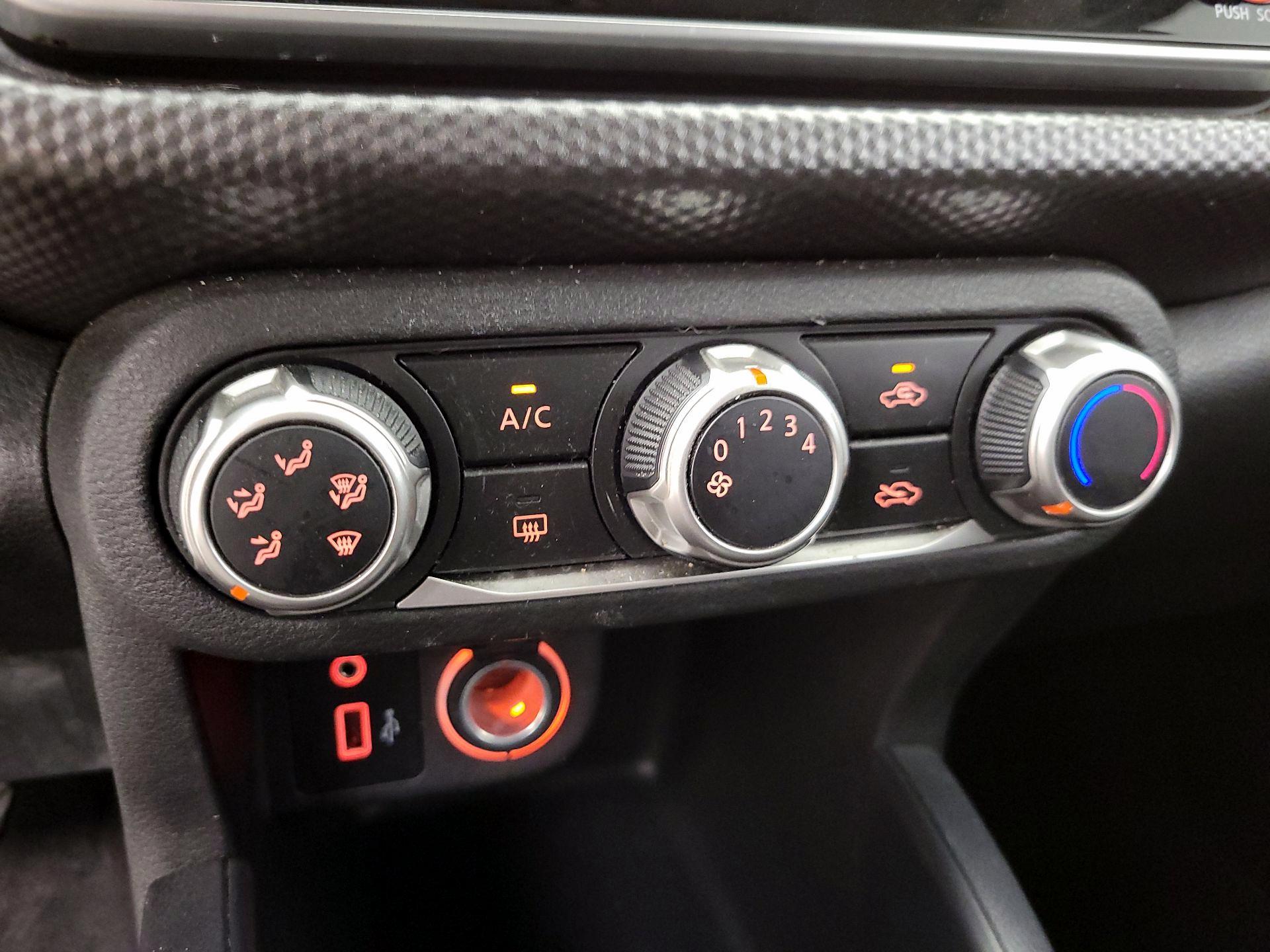 Thumbnail: 2020 Nissan Kicks - 16
