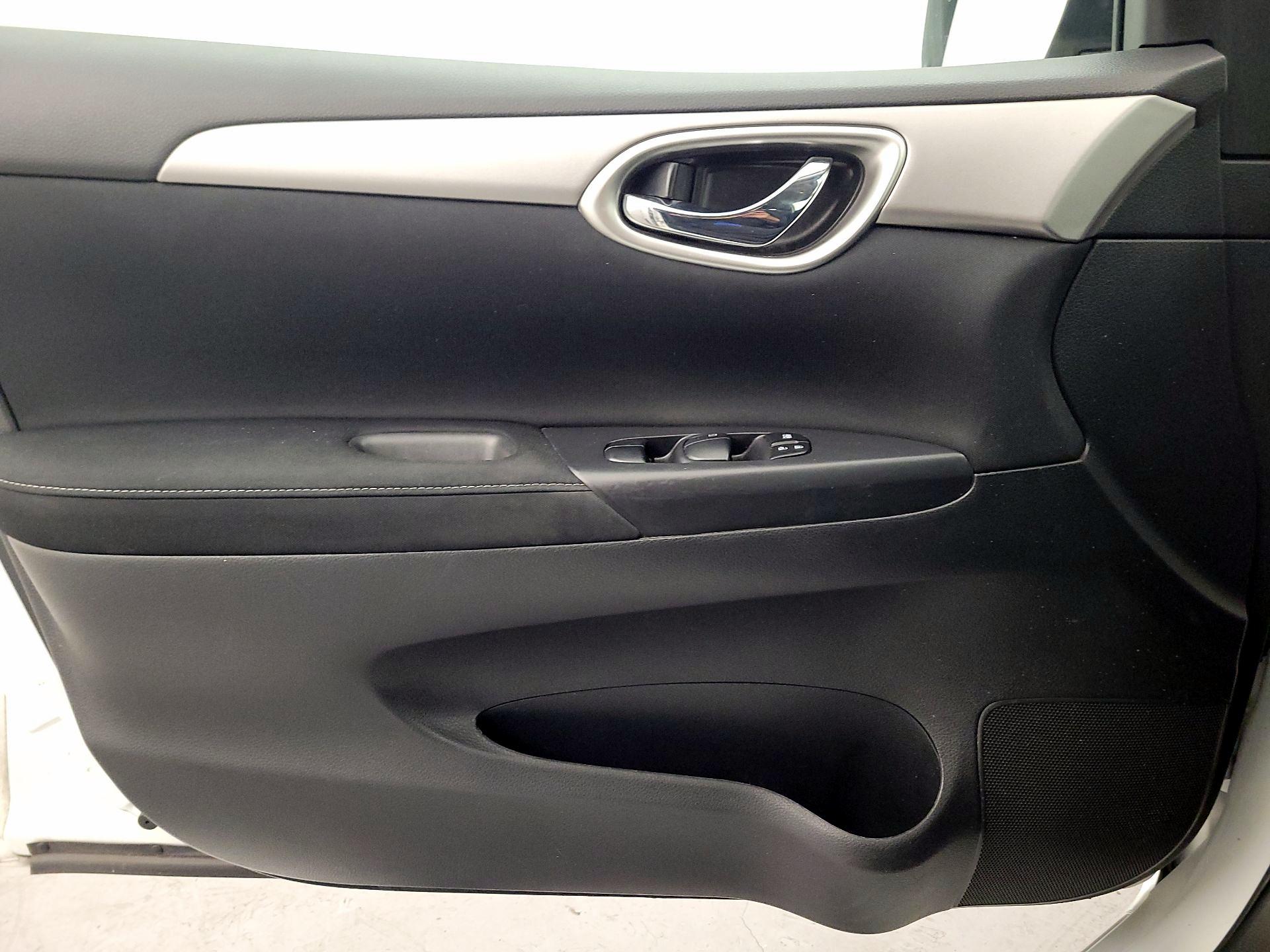 Thumbnail: 2015 Nissan Sentra - 12