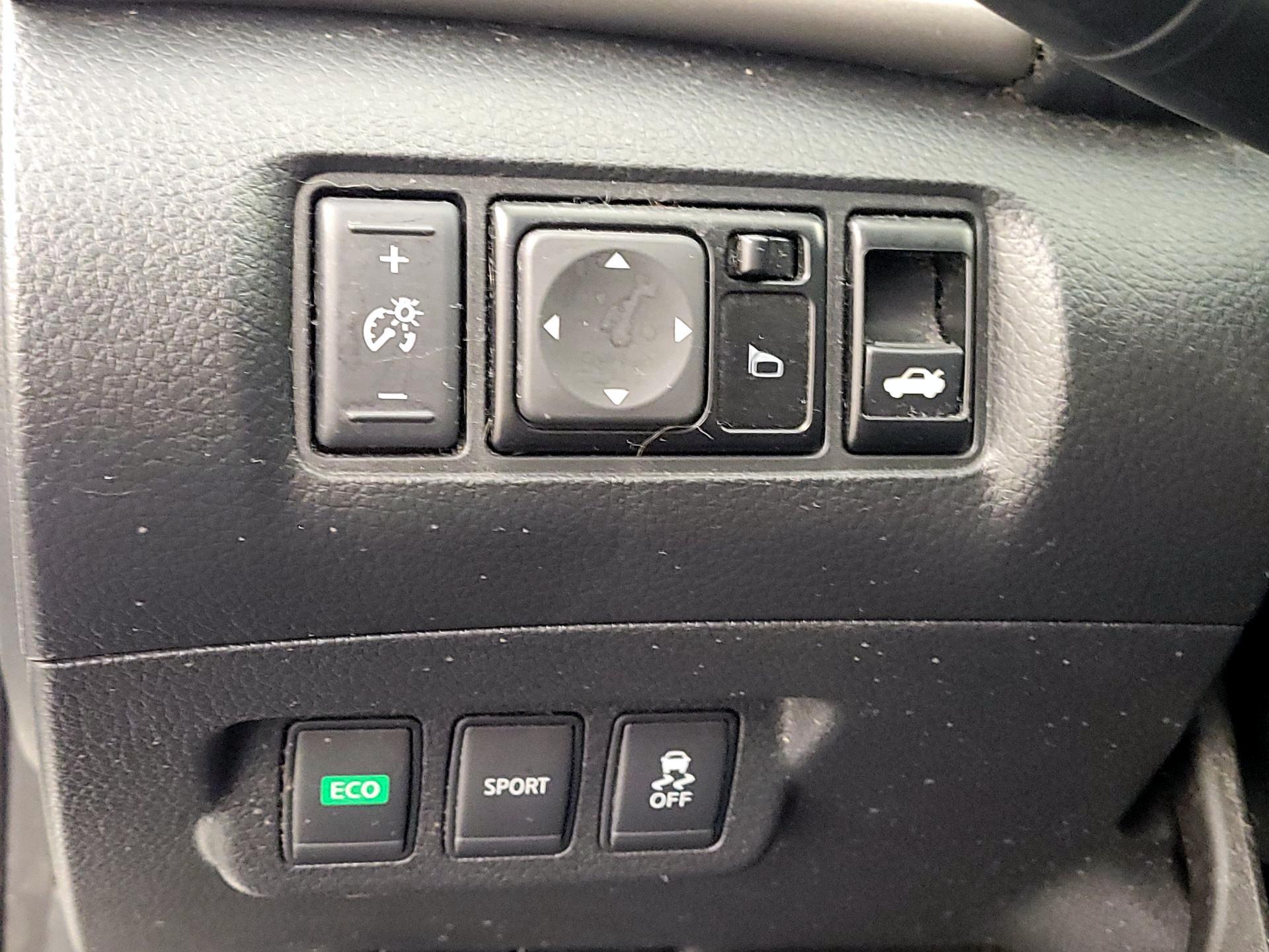 Thumbnail: 2015 Nissan Sentra - 13