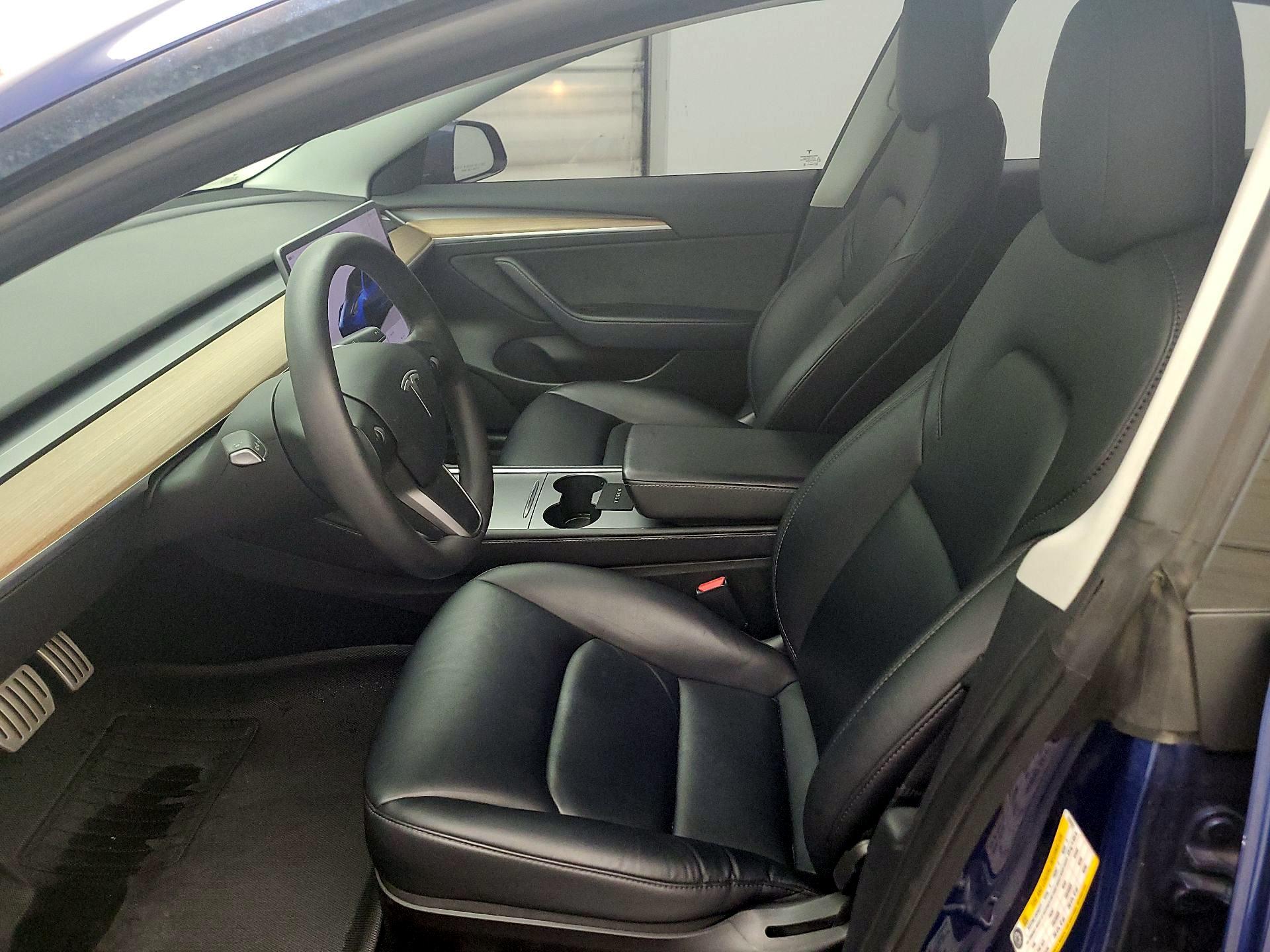 Thumbnail: 2022 Tesla Model 3 - 11