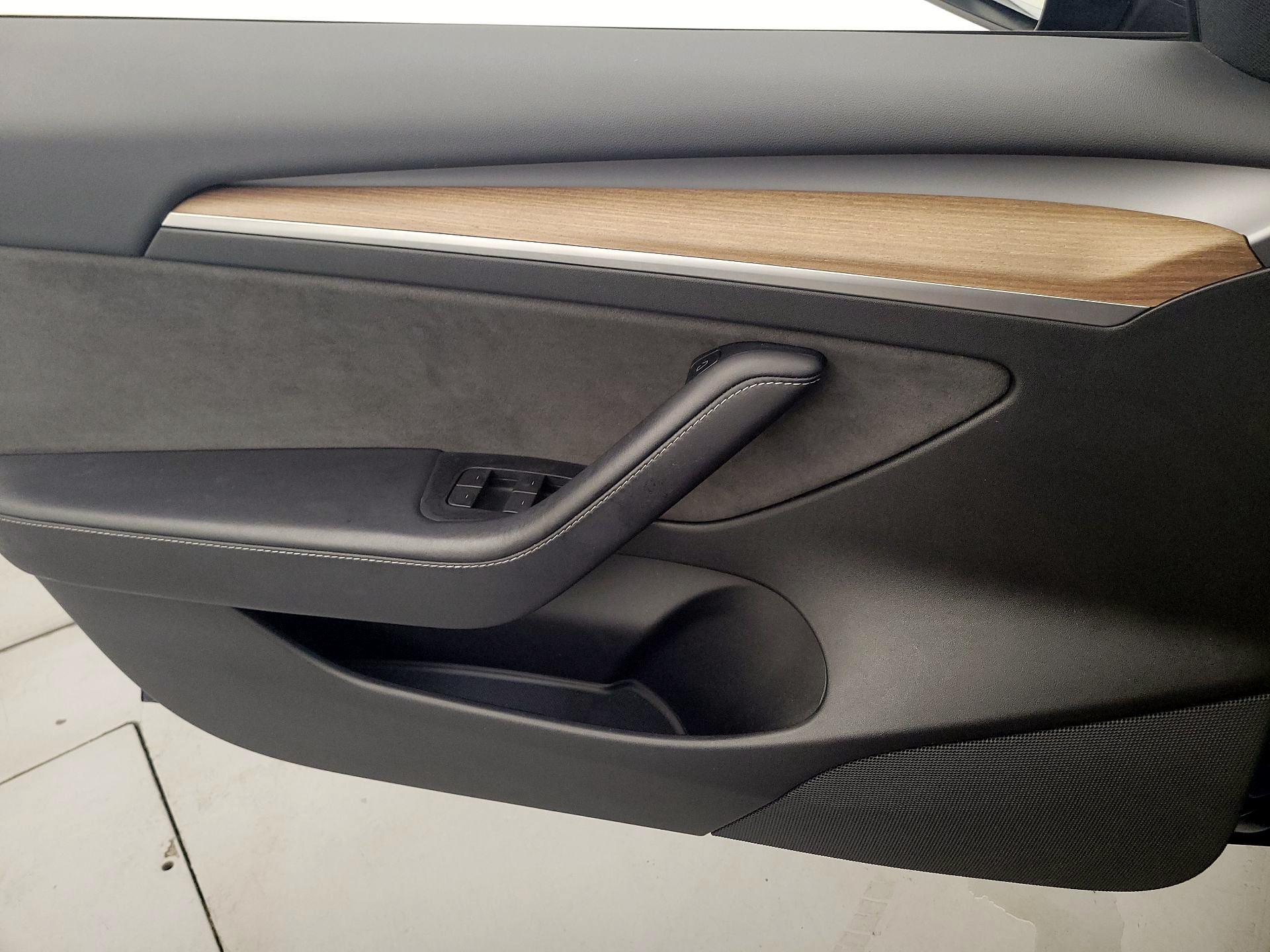 Thumbnail: 2022 Tesla Model 3 - 12