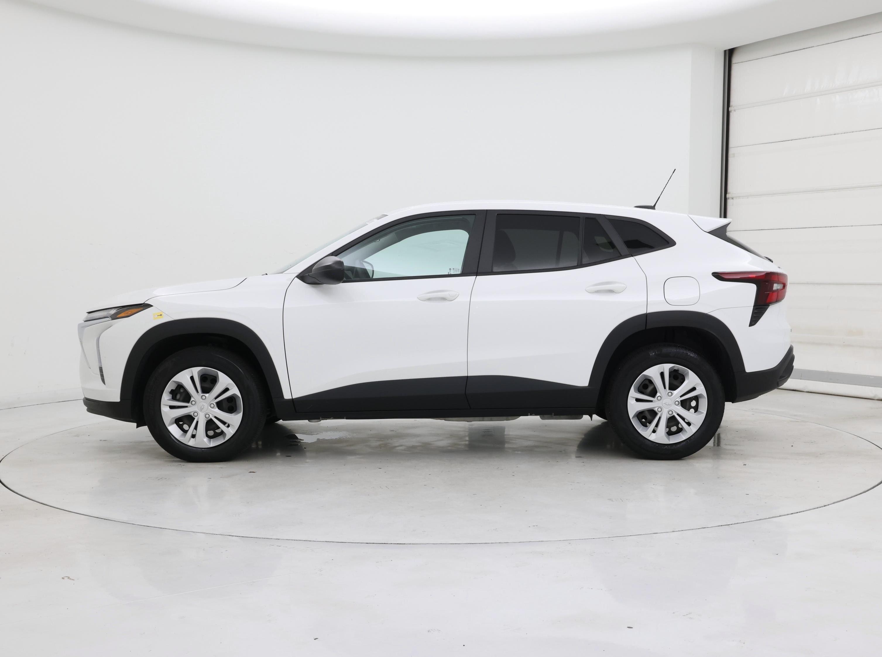 Thumbnail: 2024 Chevrolet Trax - 3