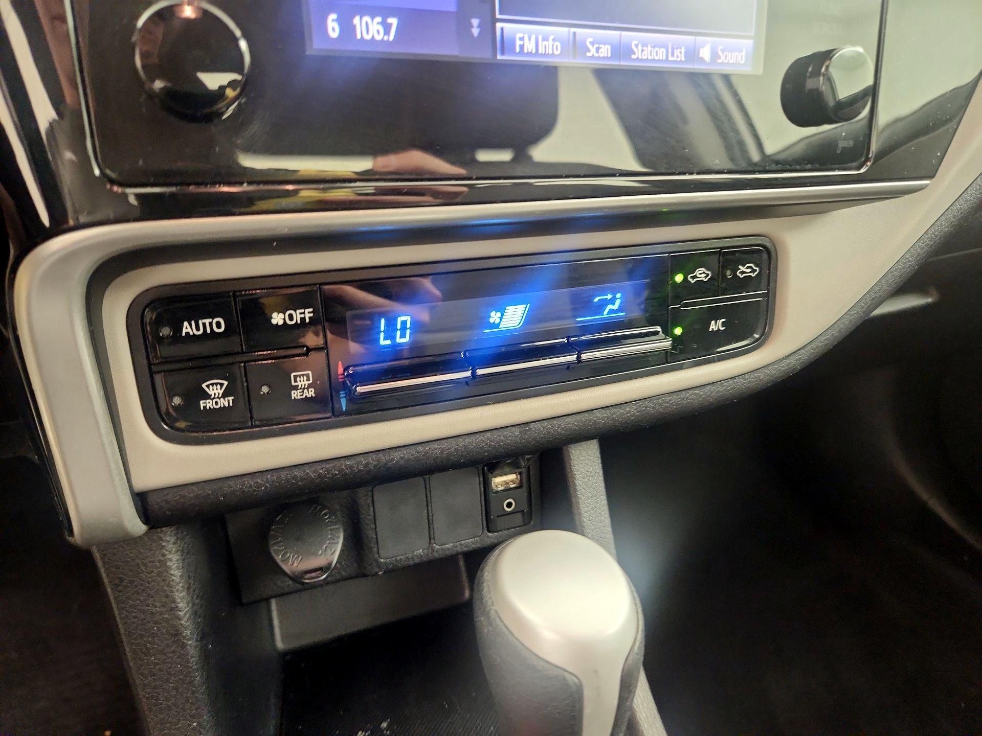 Thumbnail: 2019 Toyota Corolla - 16