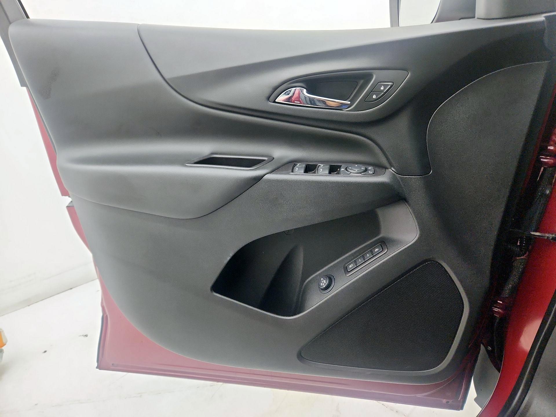Thumbnail: 2021 Chevrolet Equinox - 12