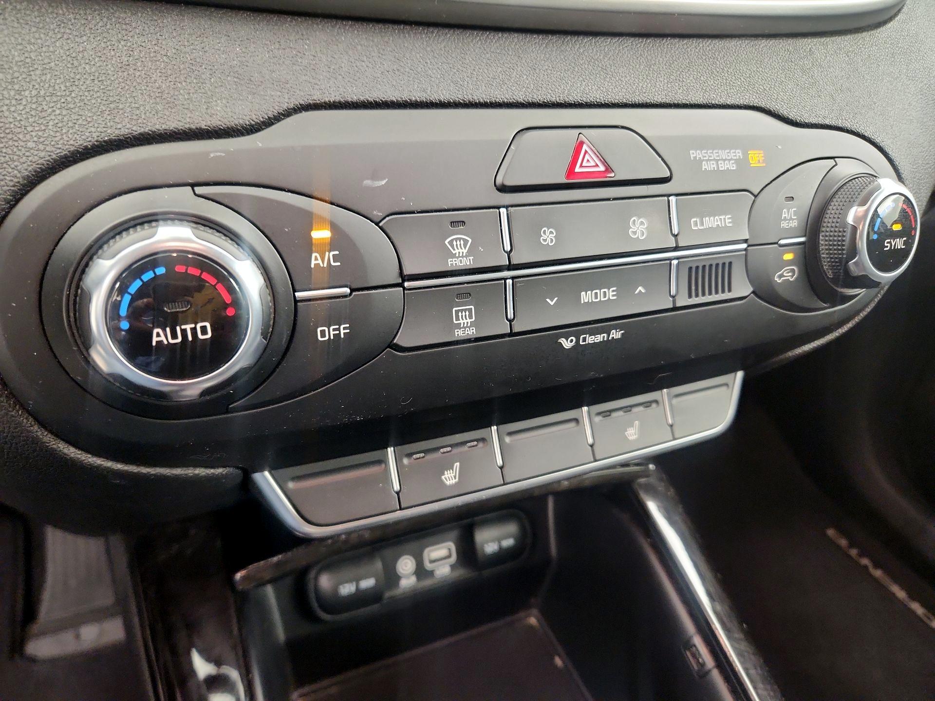 Thumbnail: 2018 Kia Sorento - 16
