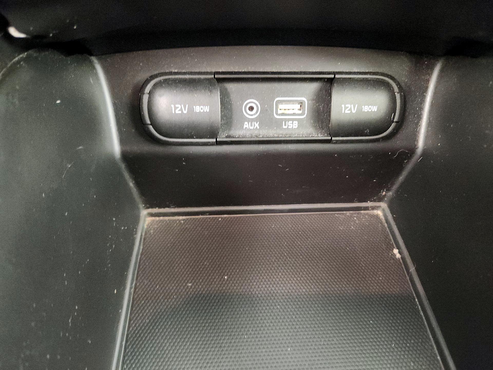 Thumbnail: 2018 Kia Sorento - 18