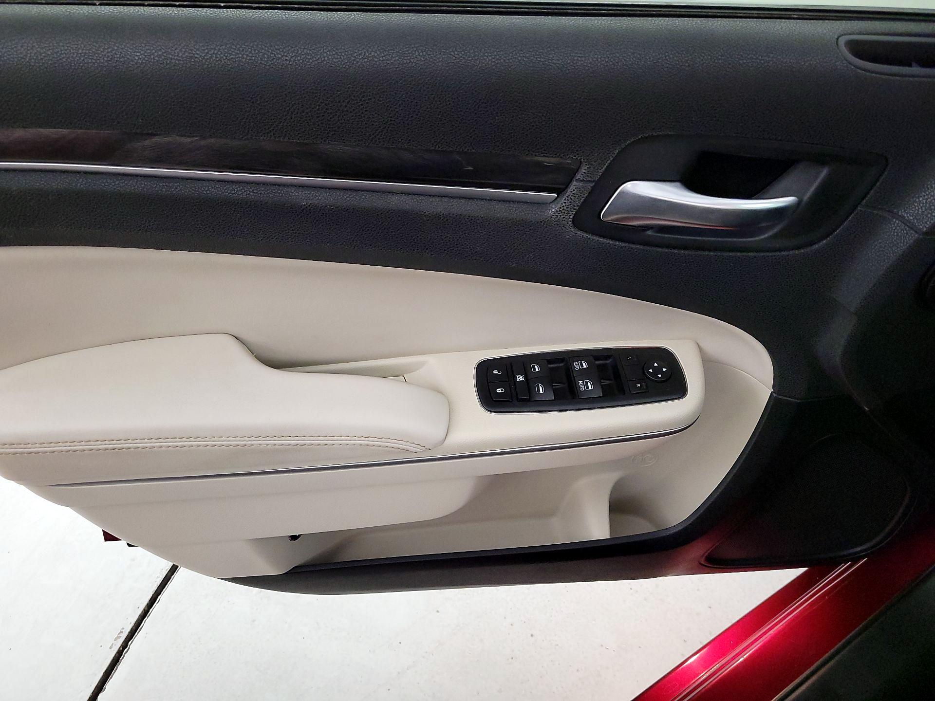 Thumbnail: 2016 Chrysler 300 - 10