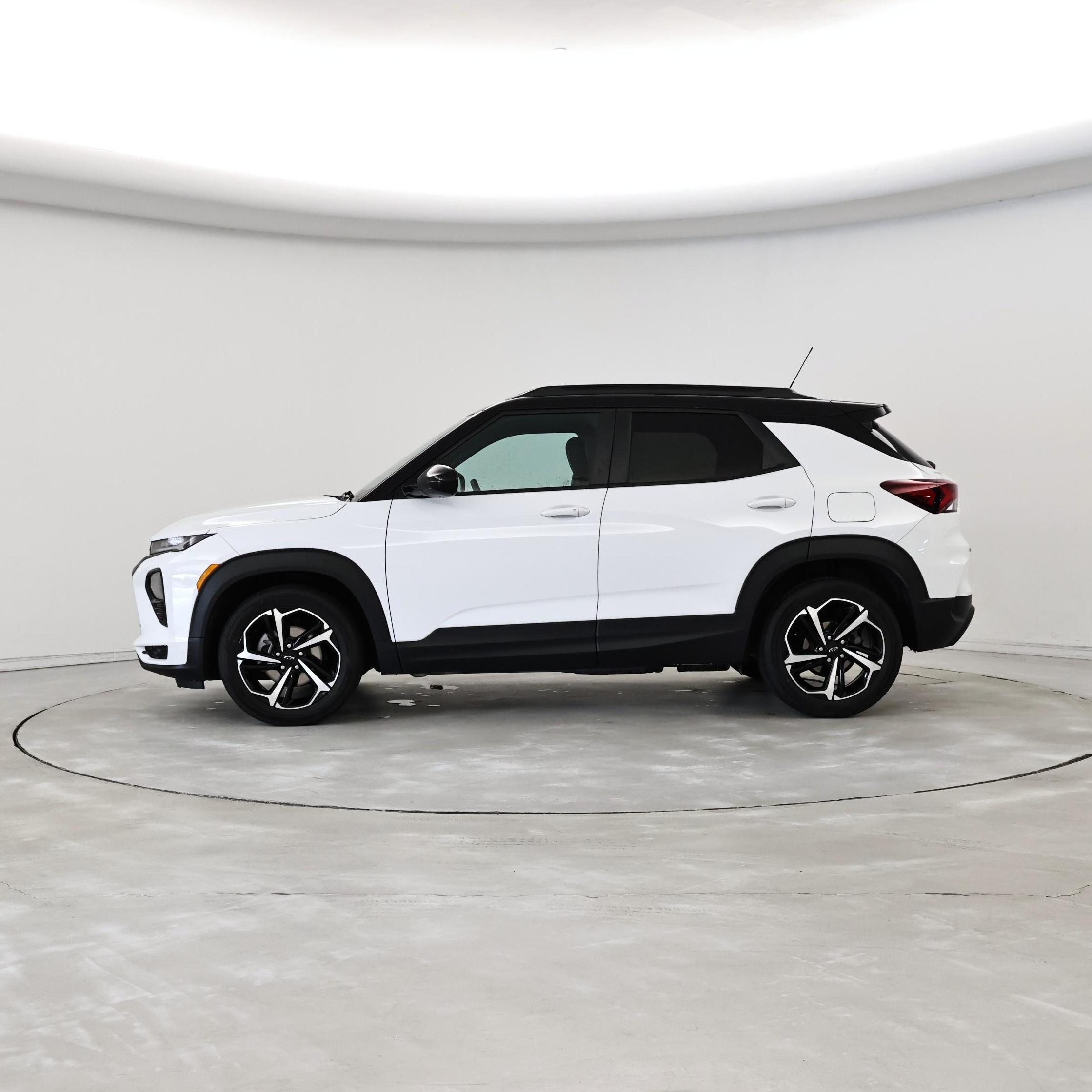 Thumbnail: 2023 Chevrolet TrailBlazer - 3