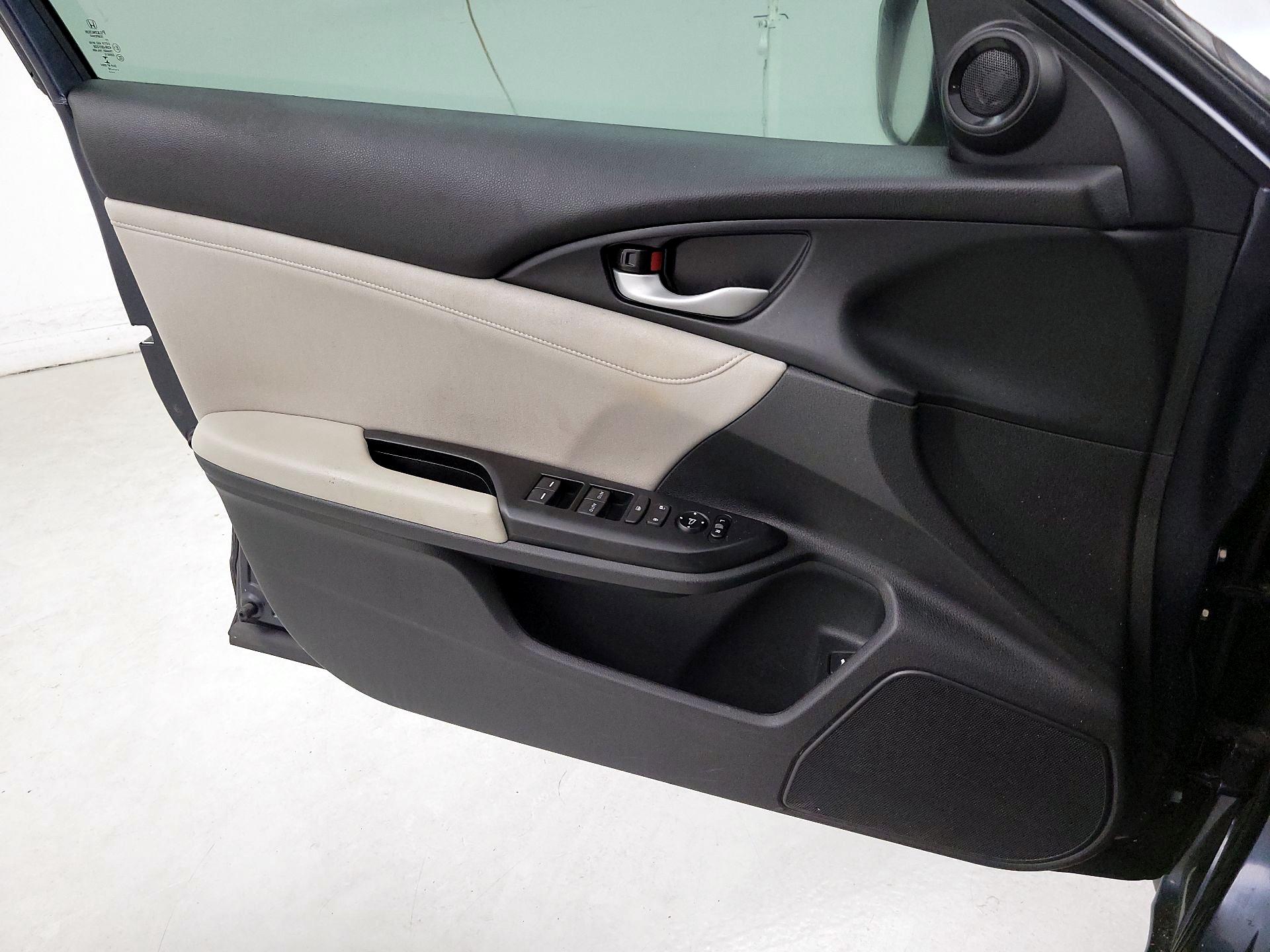 Thumbnail: 2019 Honda Insight - 10