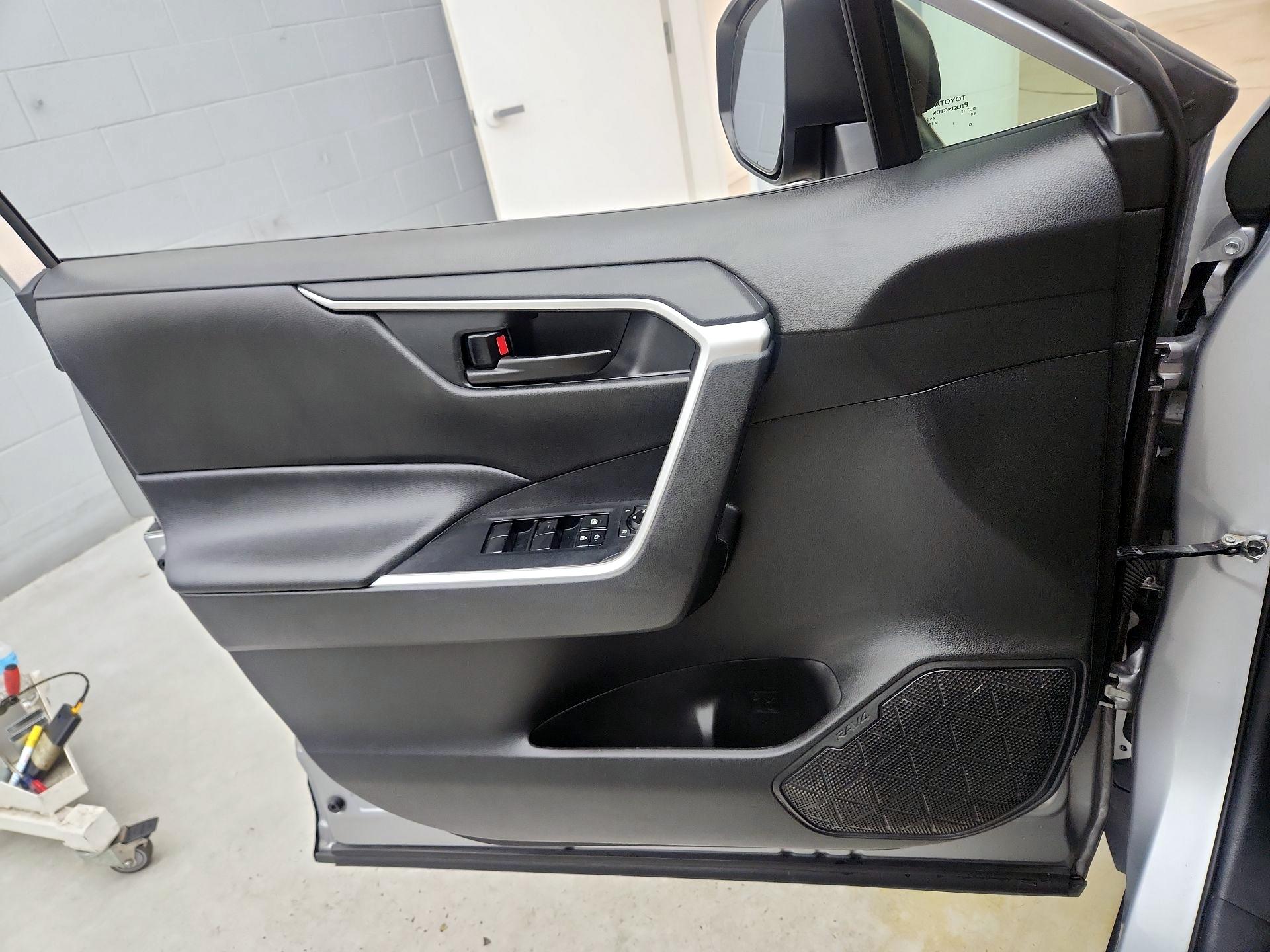 Thumbnail: 2020 Toyota RAV4 - 12