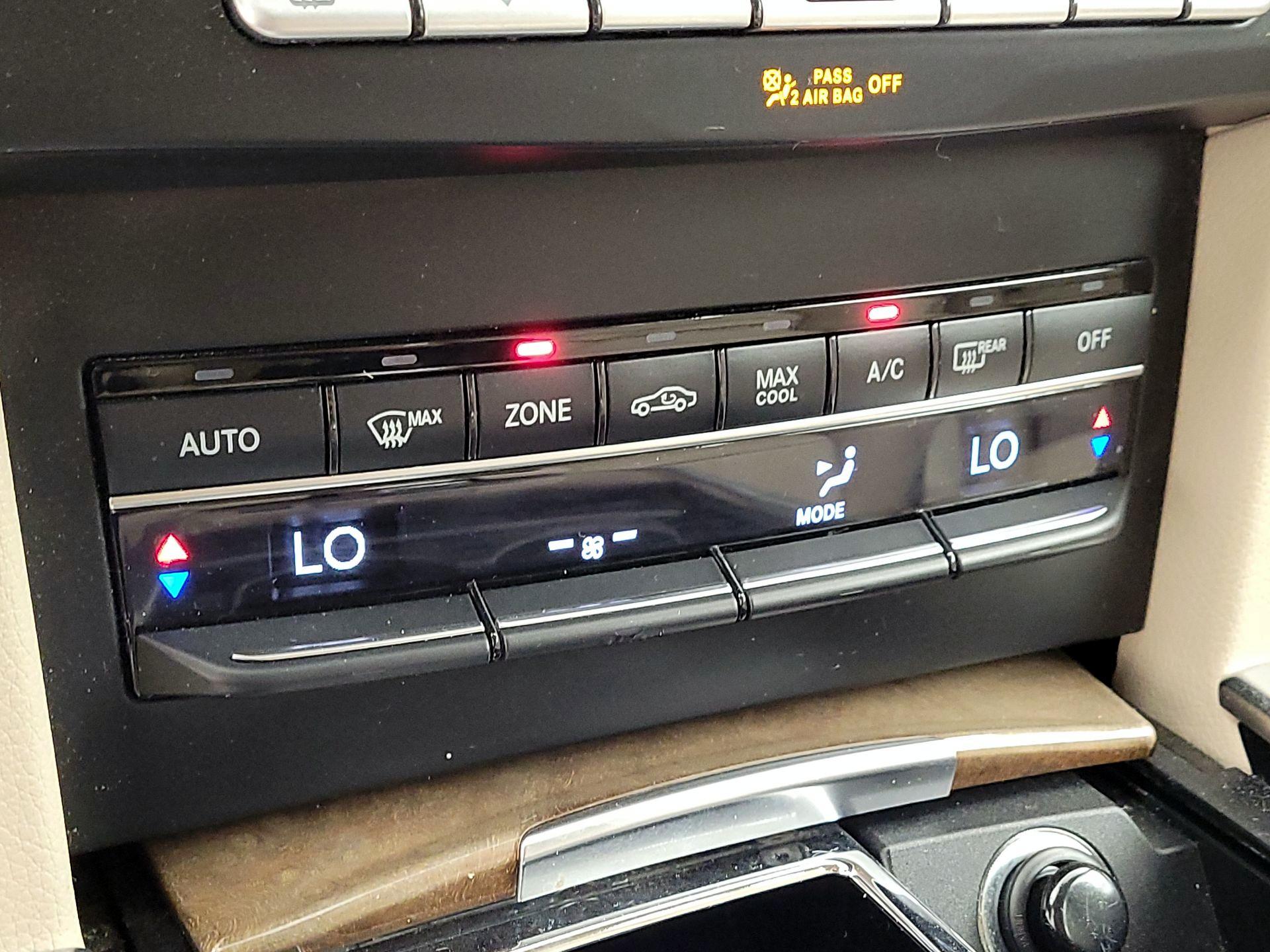 Thumbnail: 2015 Mercedes-Benz E-Class - 16