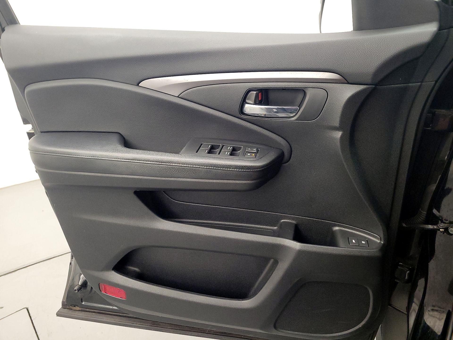 Thumbnail: 2016 Honda Pilot - 12