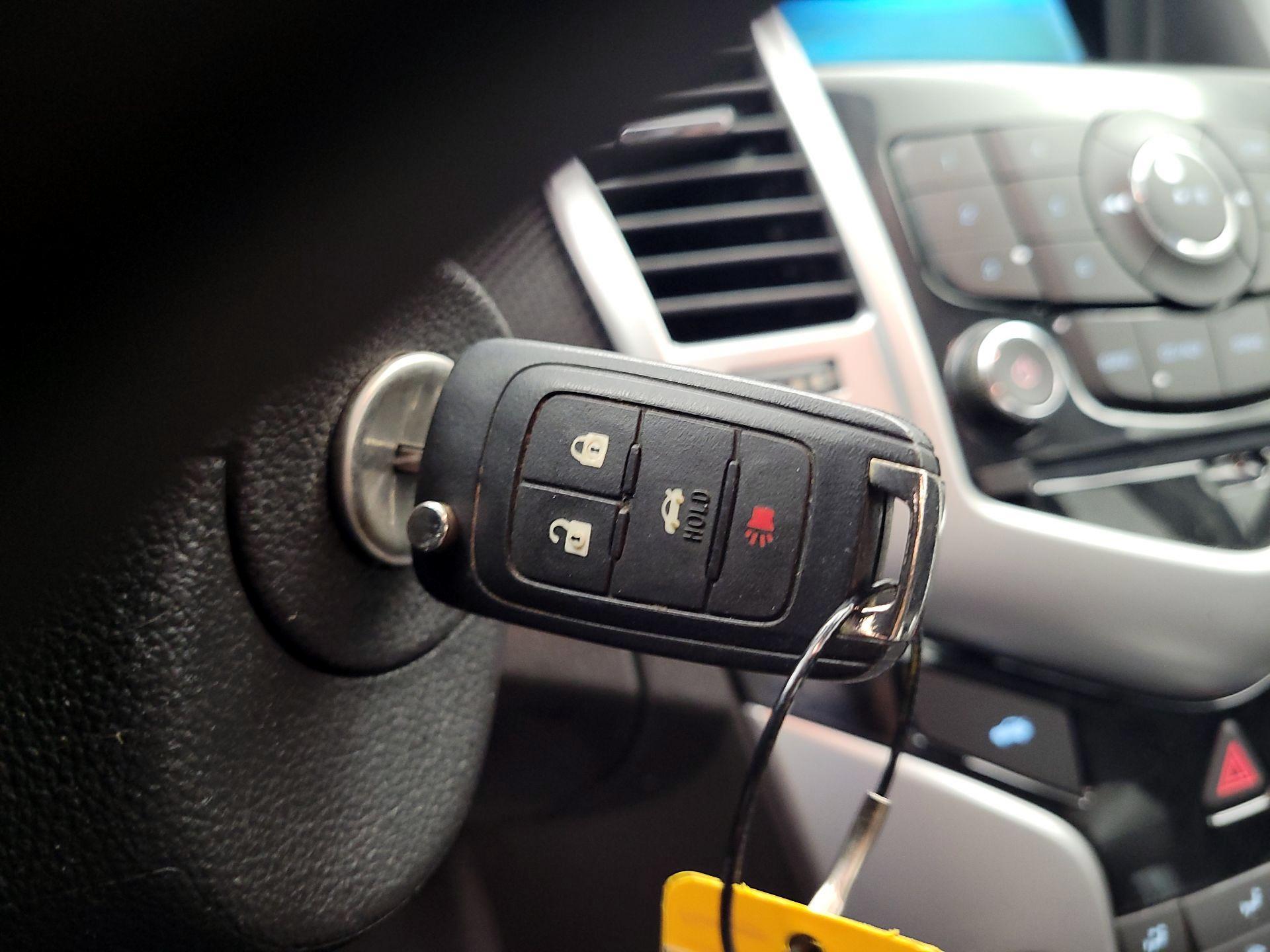 Thumbnail: 2015 Chevrolet Cruze - 18