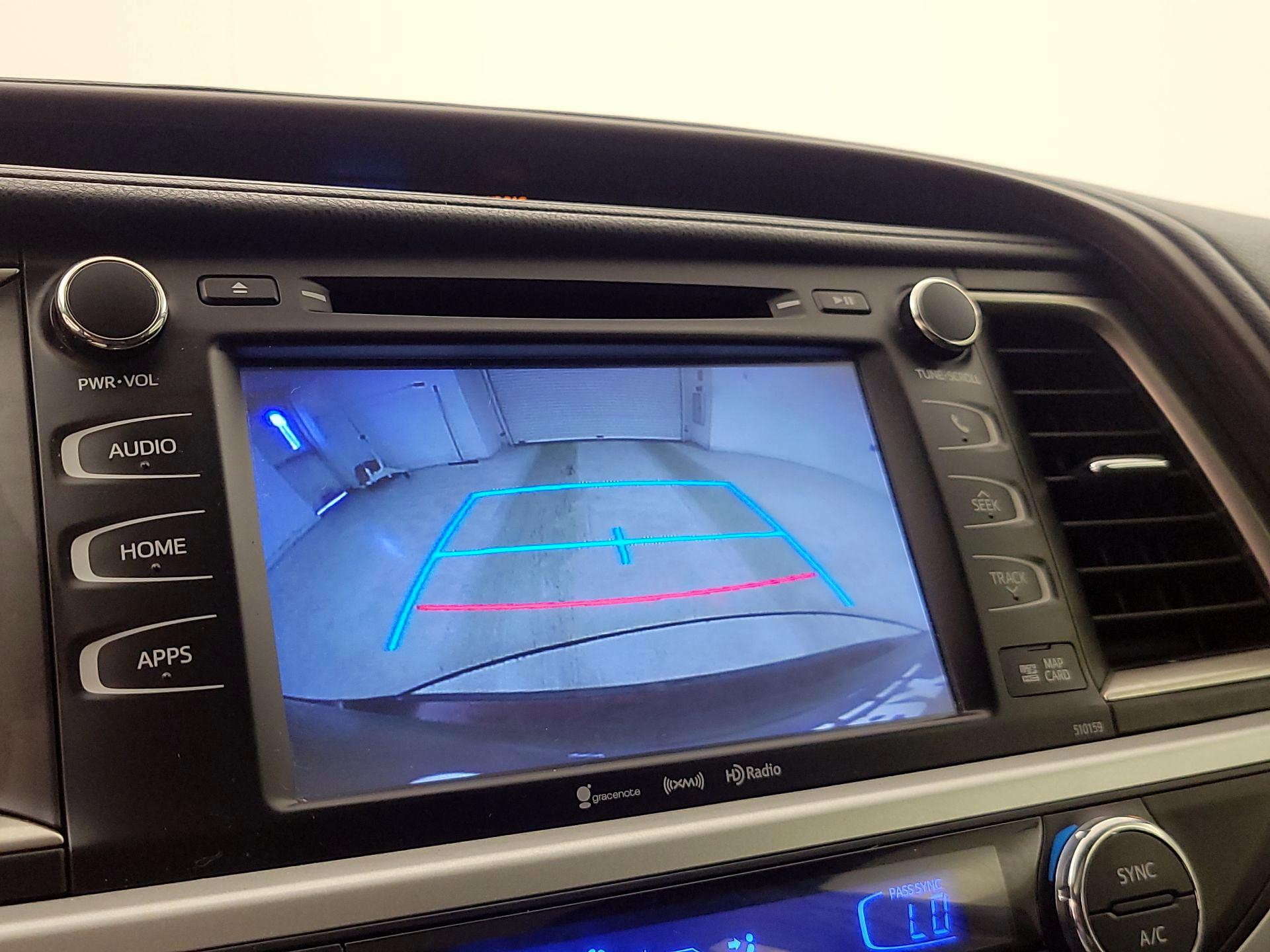 Thumbnail: 2016 Toyota Highlander - 15
