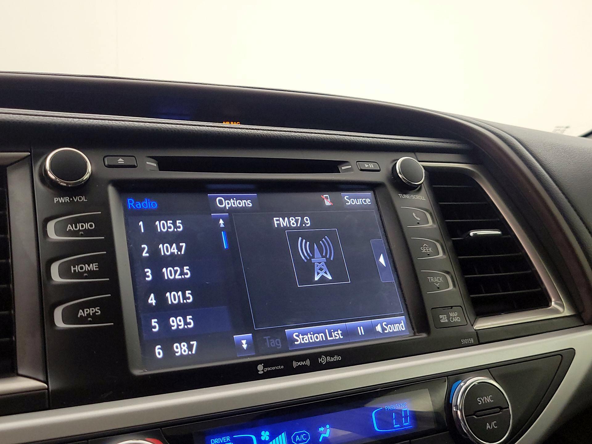 Thumbnail: 2016 Toyota Highlander - 16