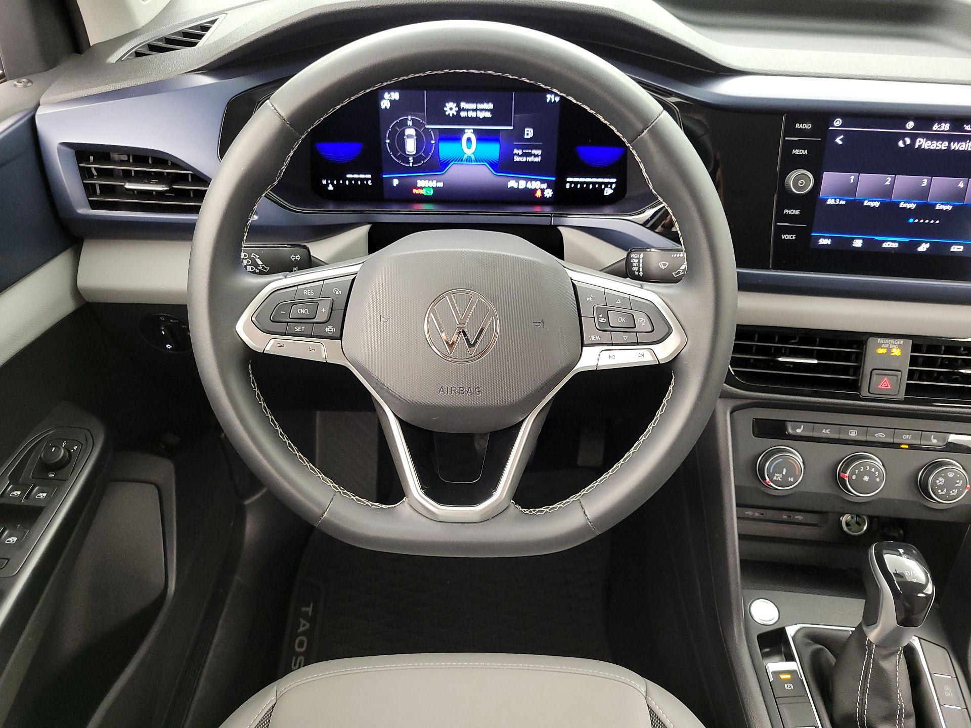 Thumbnail: 2022 Volkswagen Taos - 10