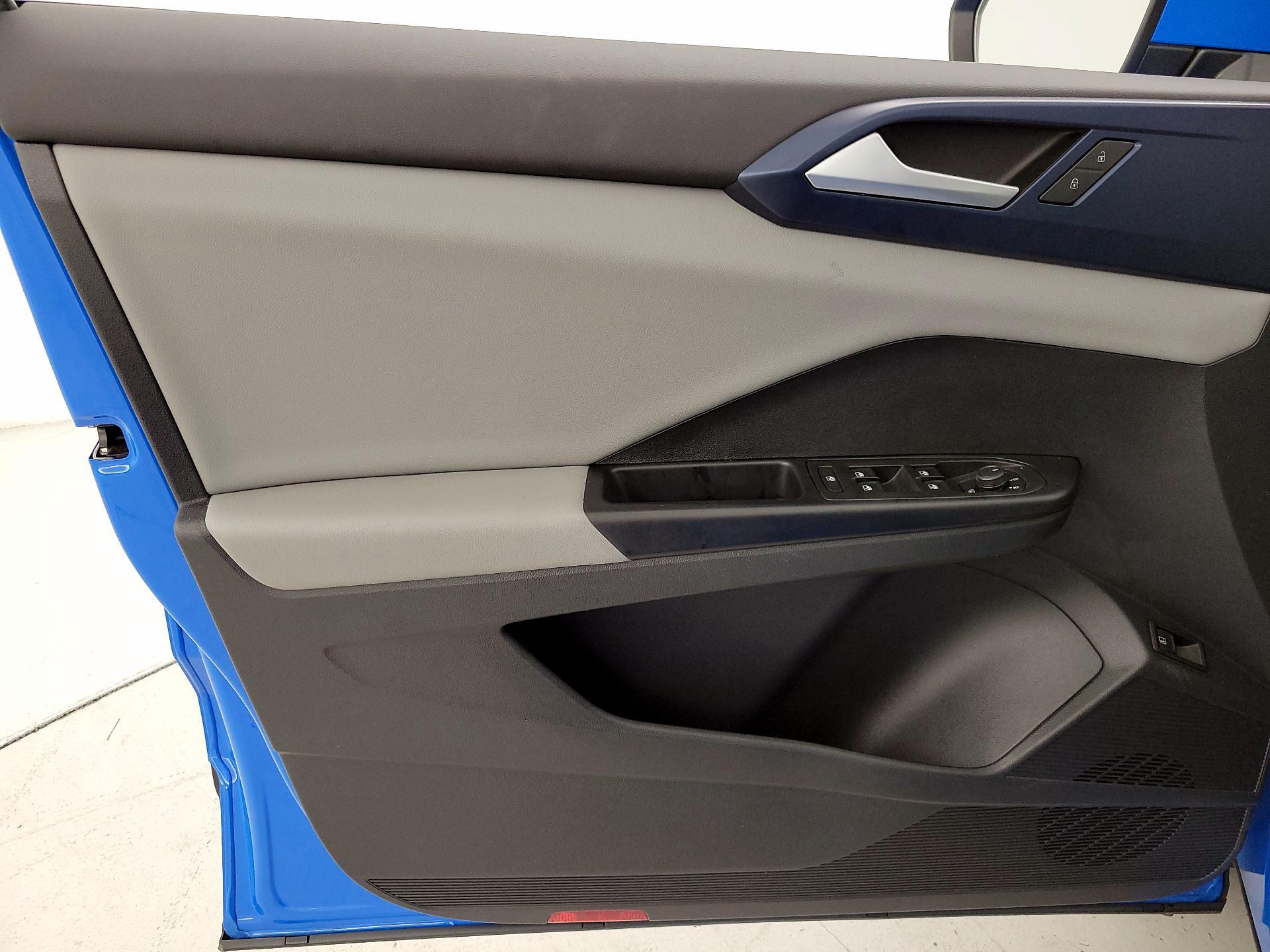 Thumbnail: 2022 Volkswagen Taos - 12