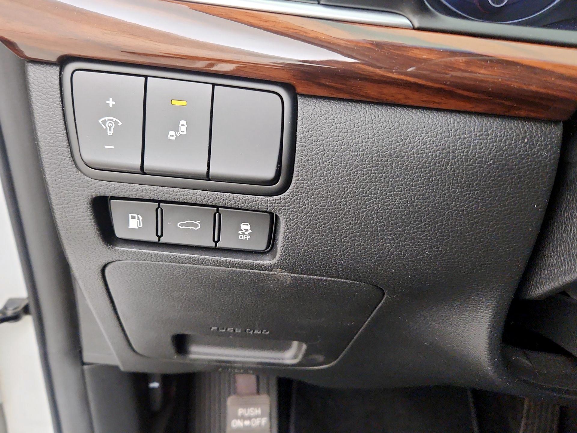Thumbnail: 2019 Kia Cadenza - 13