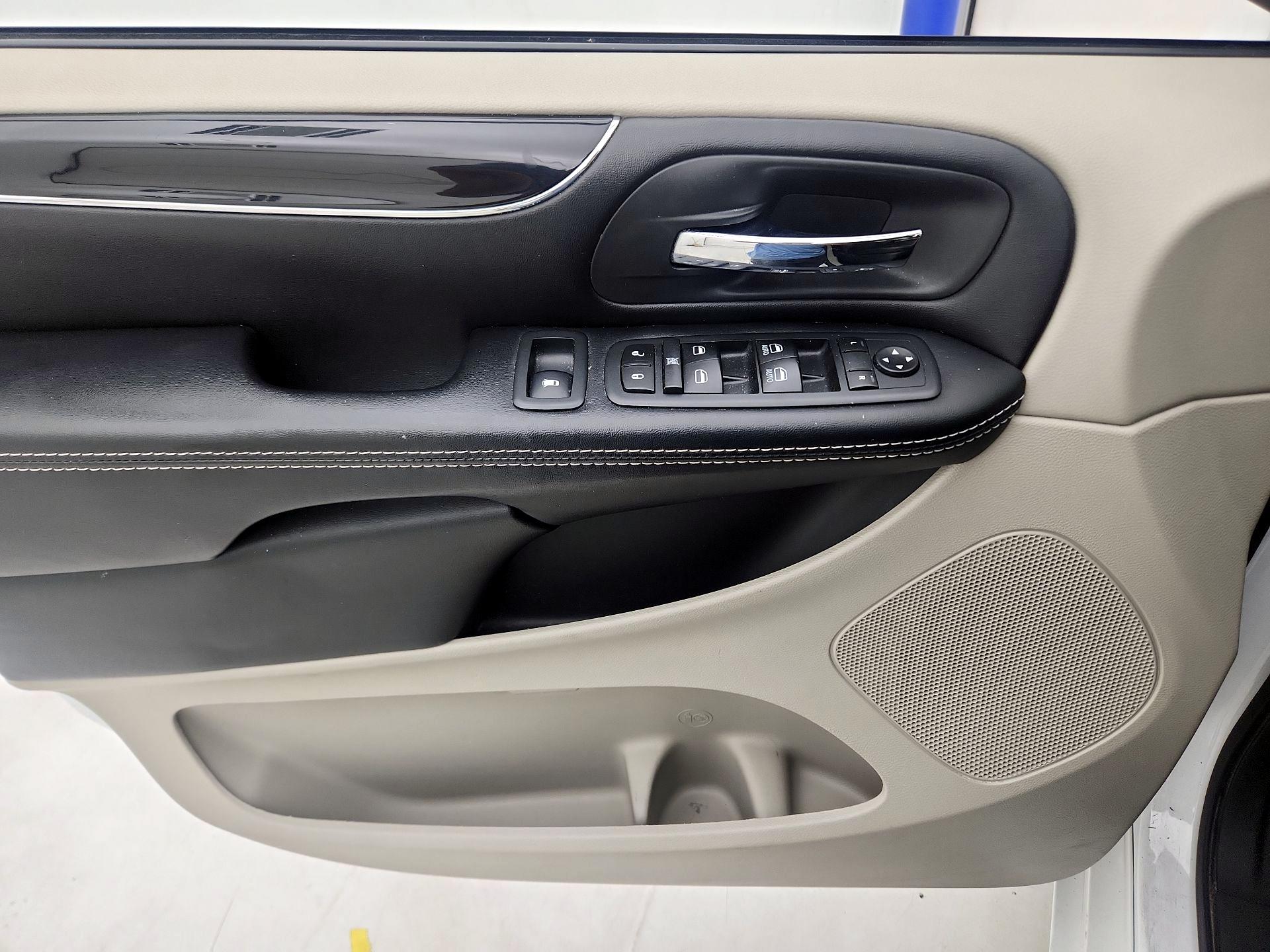 Thumbnail: 2019 Dodge Grand Caravan - 12