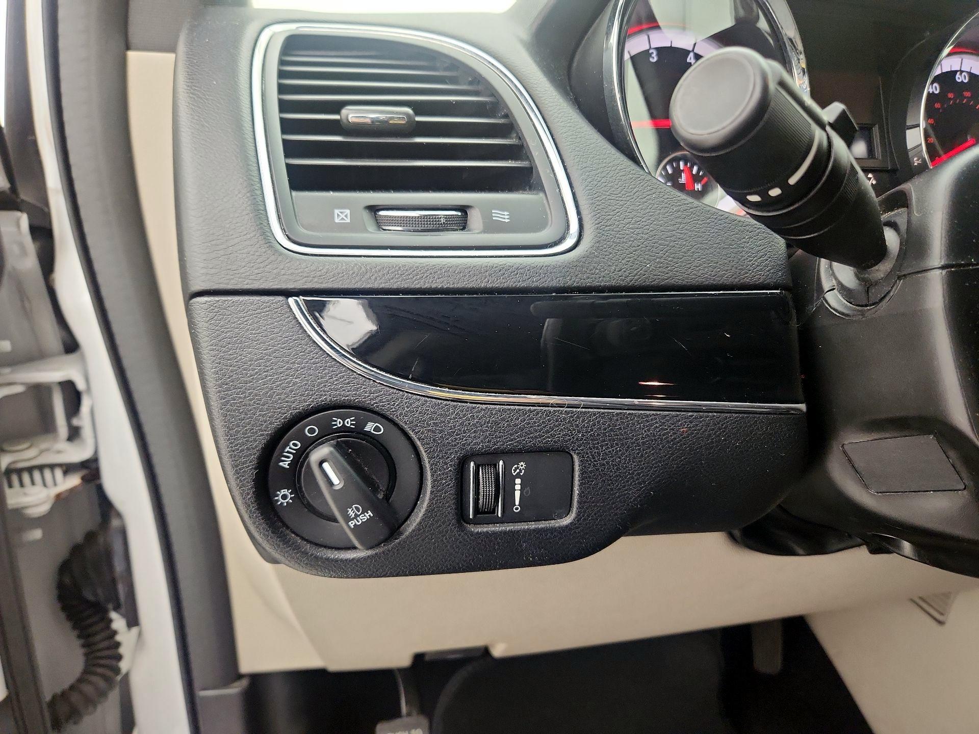 Thumbnail: 2019 Dodge Grand Caravan - 13