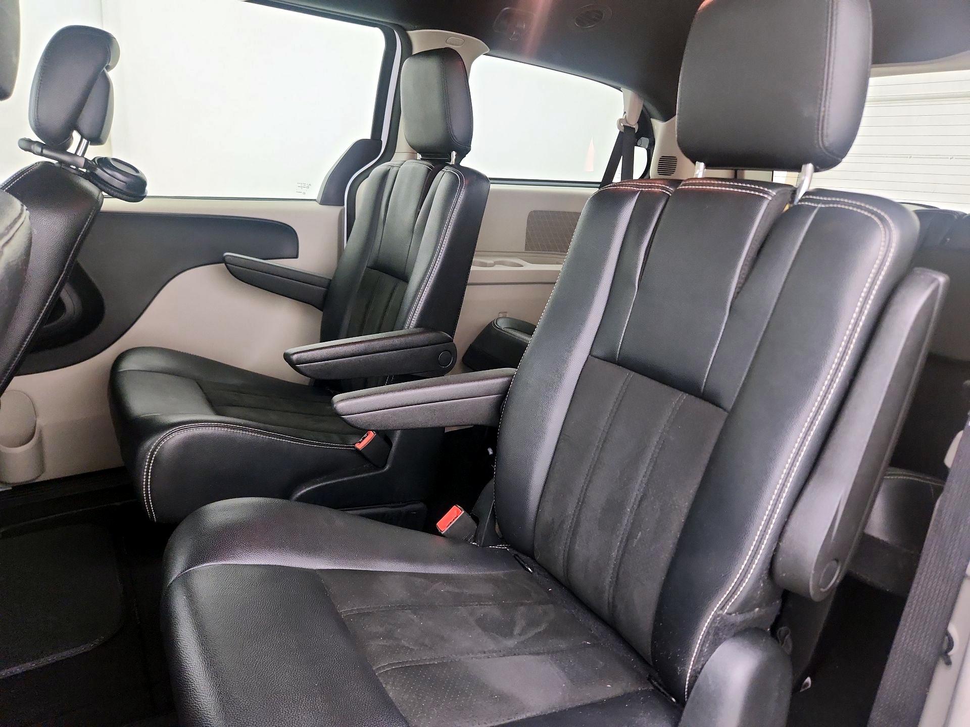 Thumbnail: 2019 Dodge Grand Caravan - 18