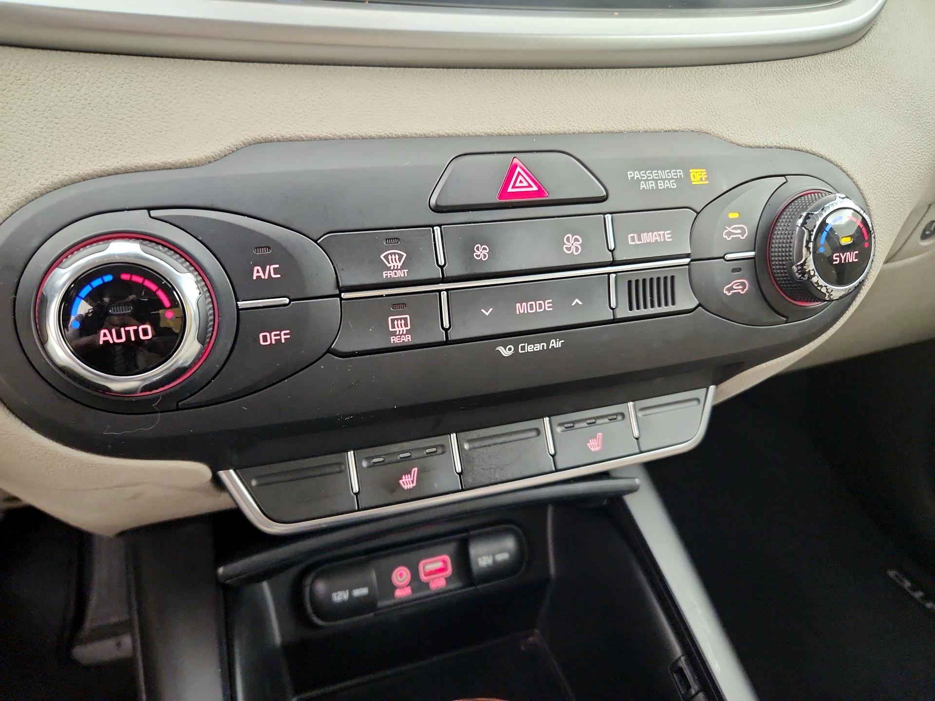 Thumbnail: 2018 Kia Sorento - 16