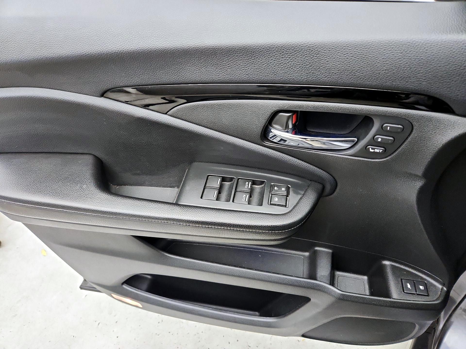 Thumbnail: 2020 Honda Pilot - 12