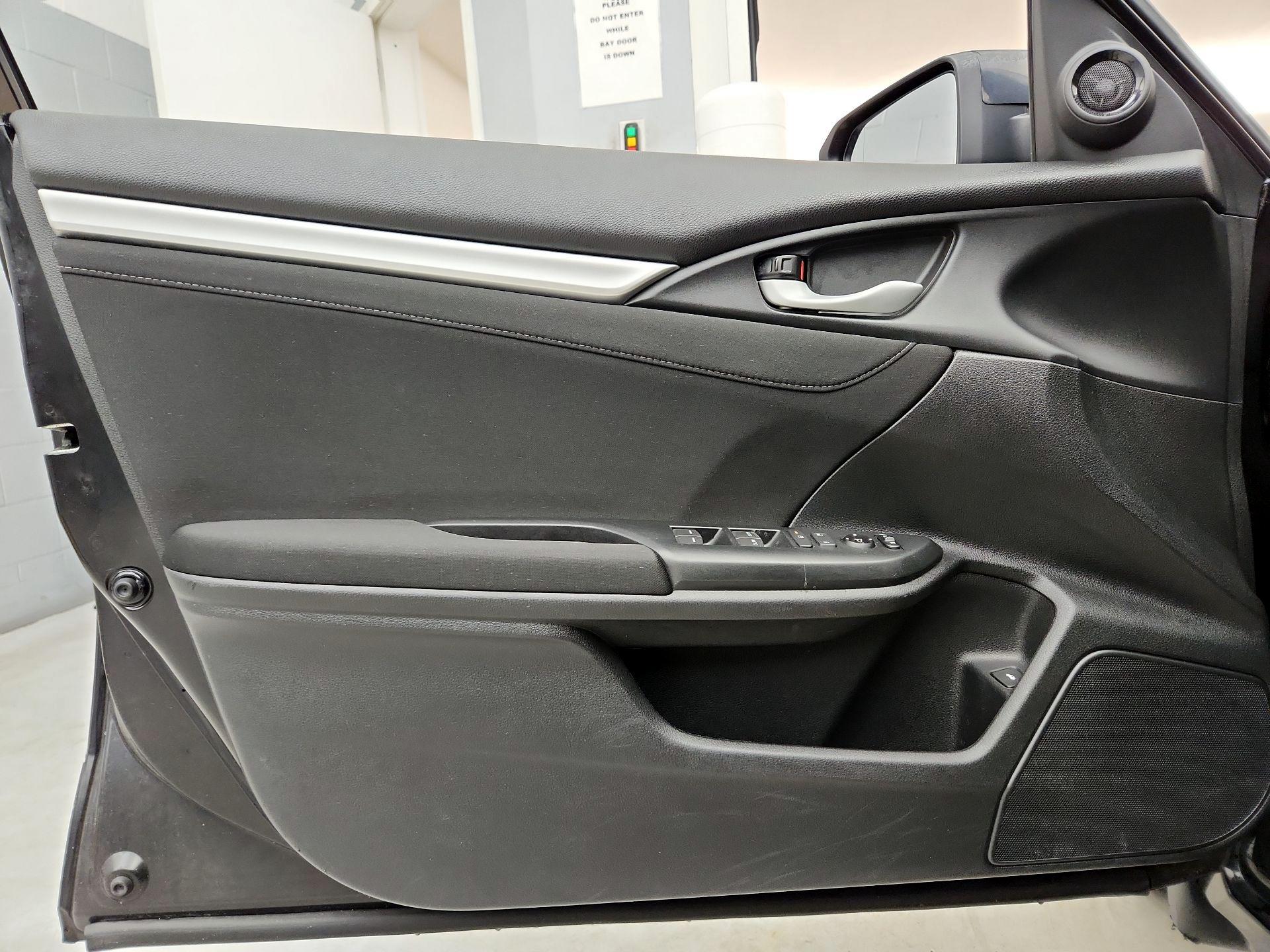 Thumbnail: 2016 Honda Civic - 12