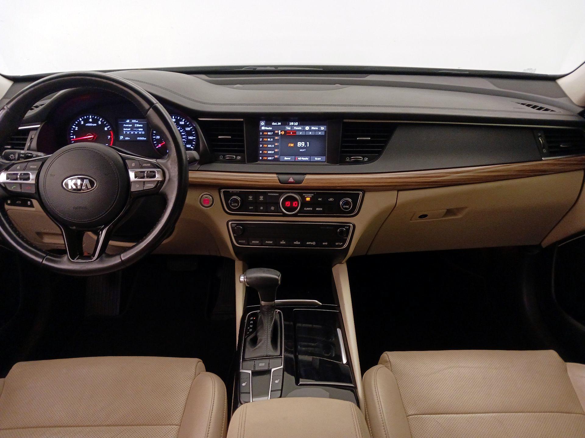Thumbnail: 2017 Kia Cadenza - 9