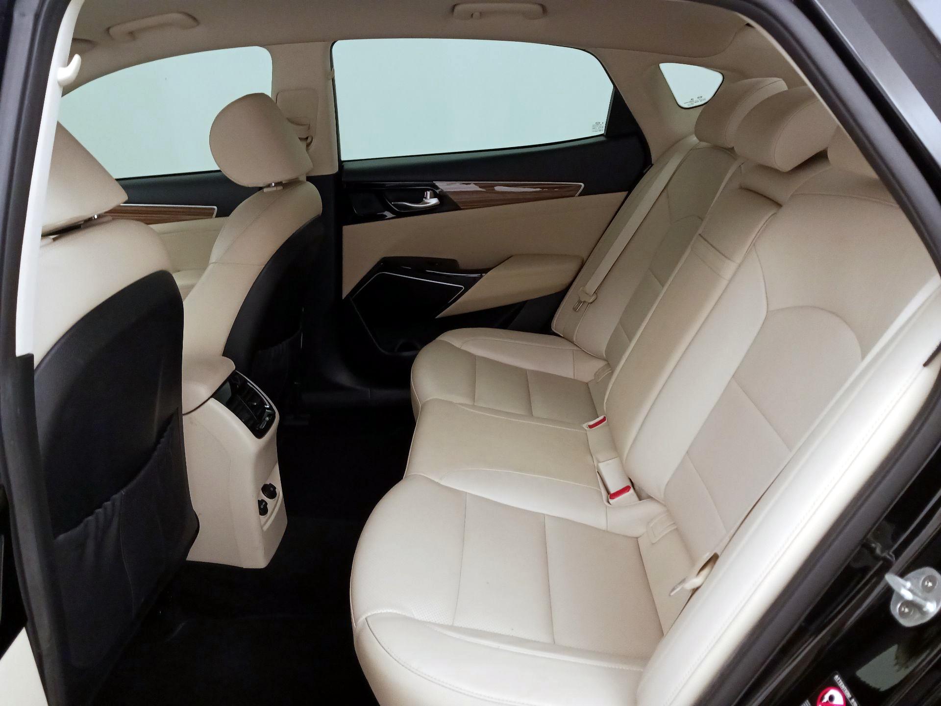 Thumbnail: 2017 Kia Cadenza - 19