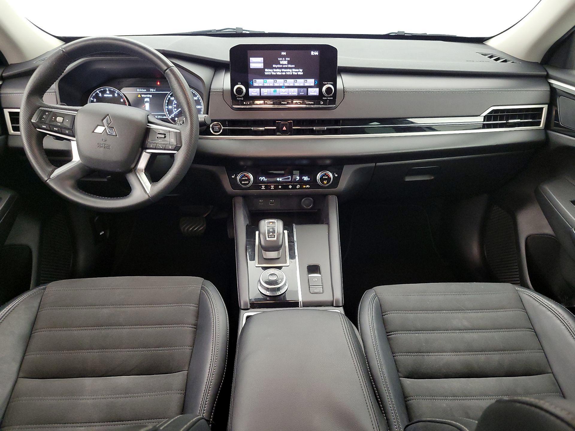Thumbnail: 2023 Mitsubishi Outlander - 9