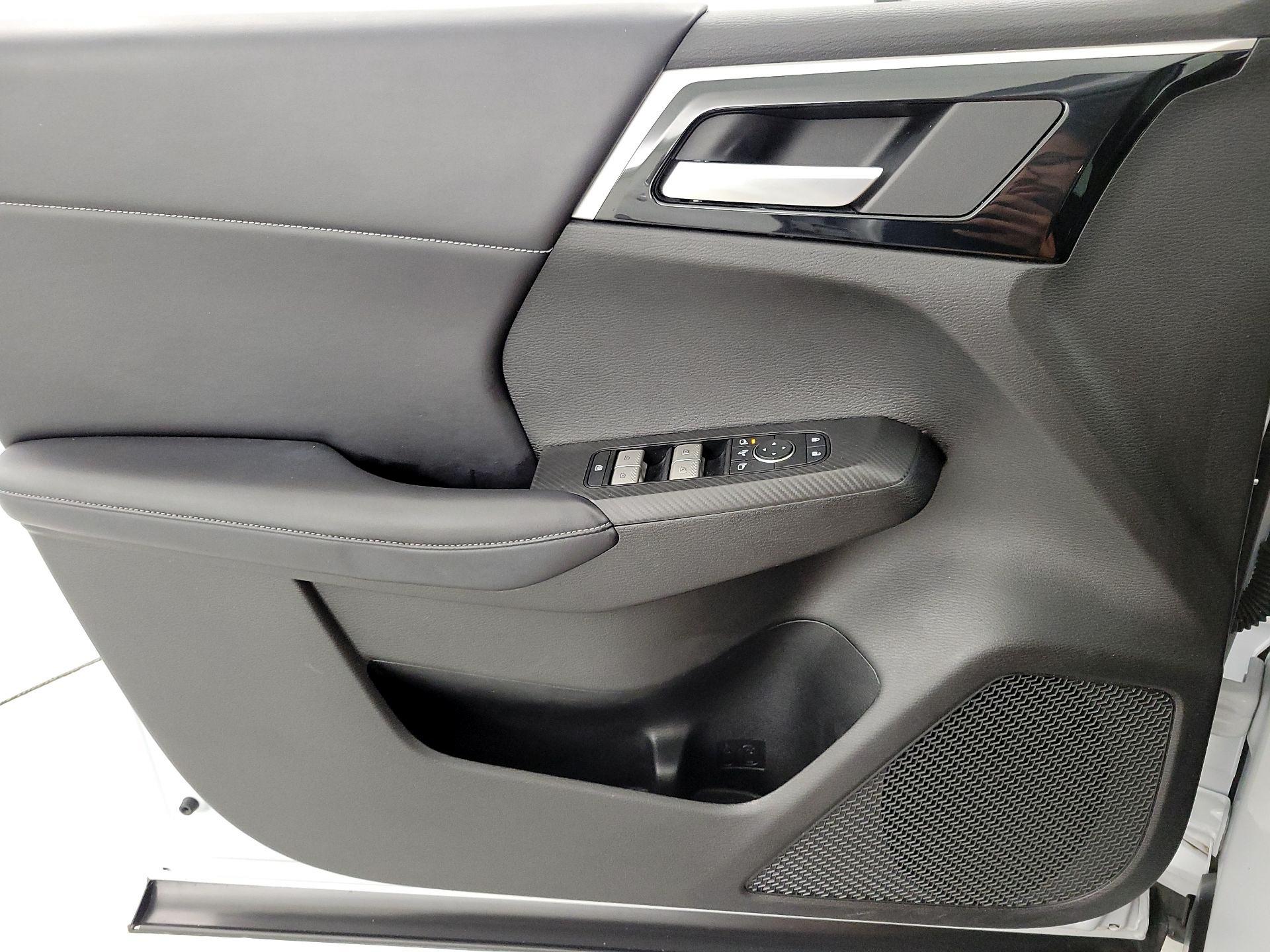 Thumbnail: 2023 Mitsubishi Outlander - 12