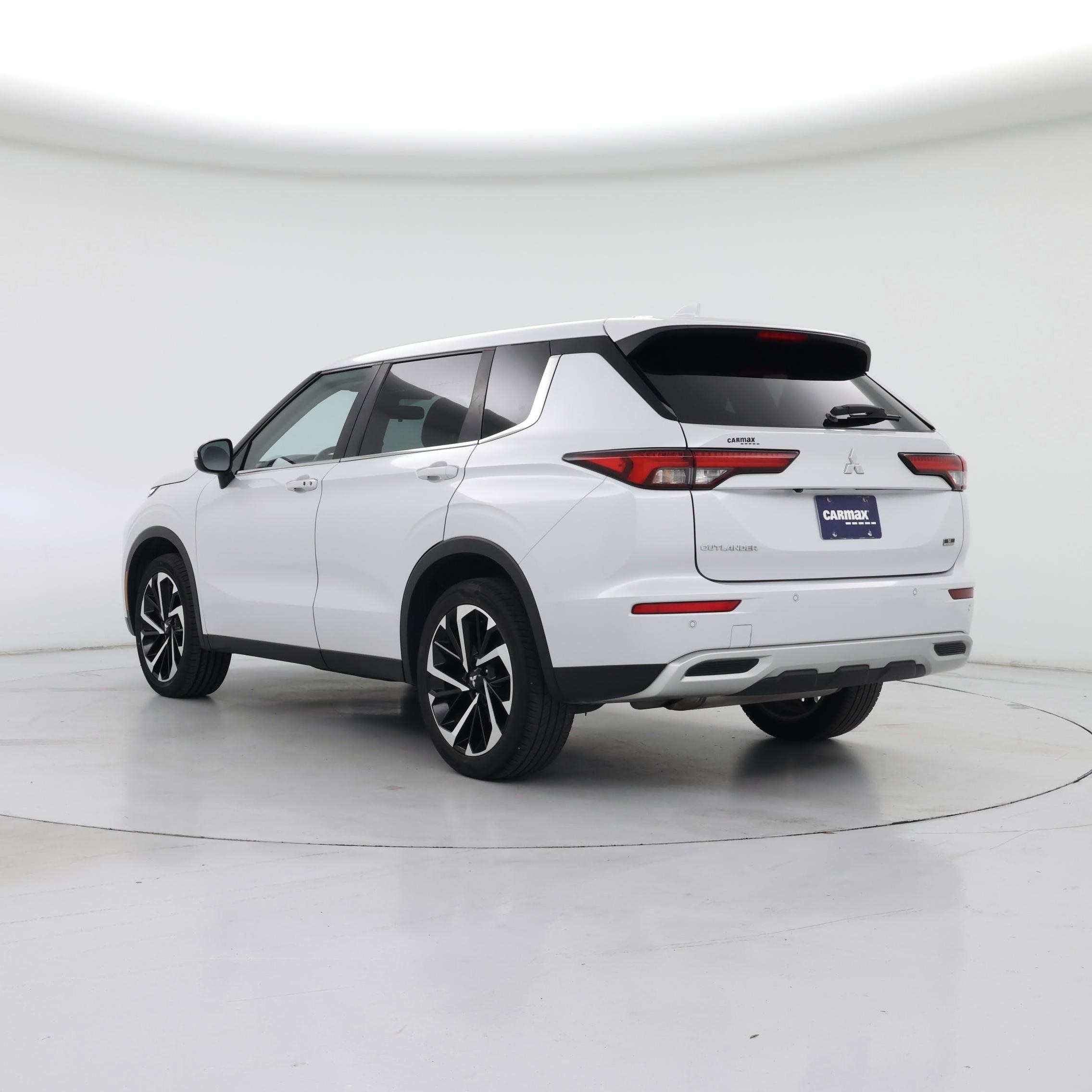 Thumbnail: 2023 Mitsubishi Outlander - 2