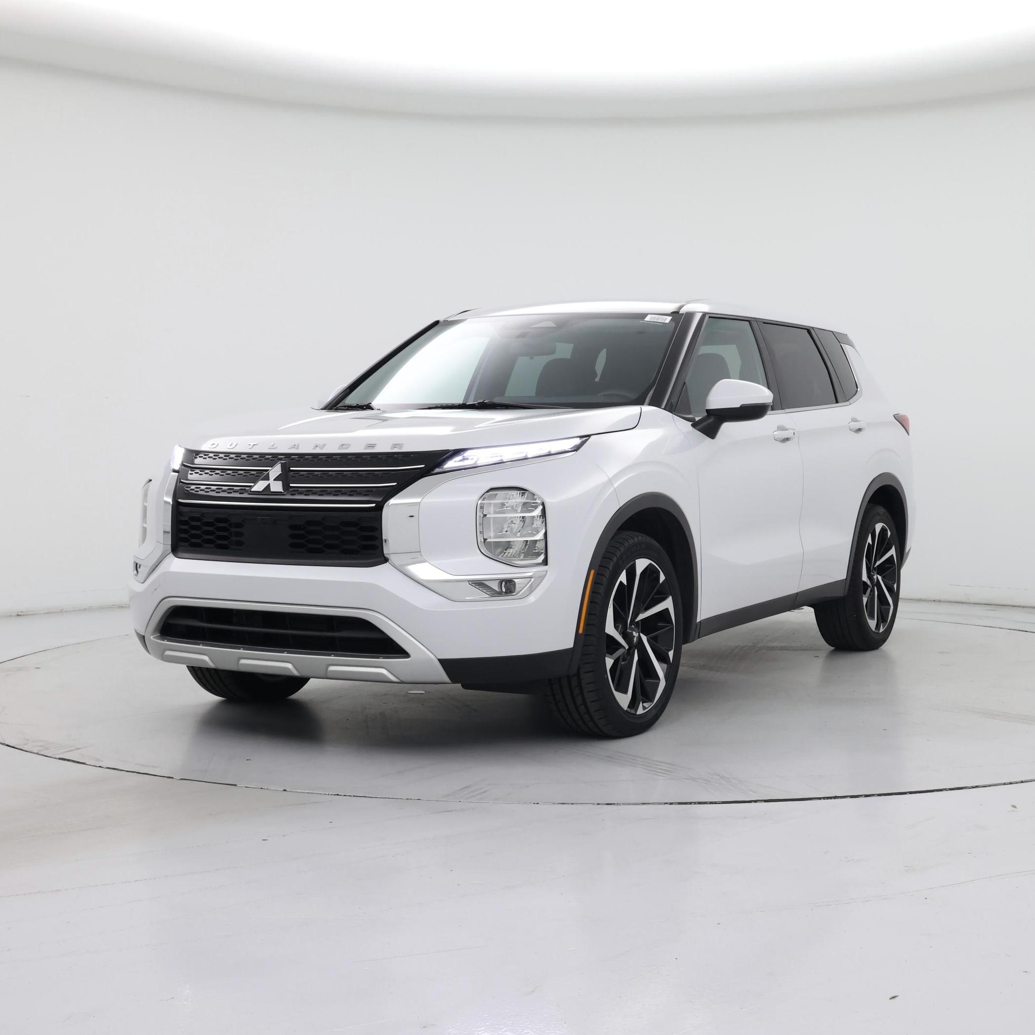 Thumbnail: 2023 Mitsubishi Outlander - 4