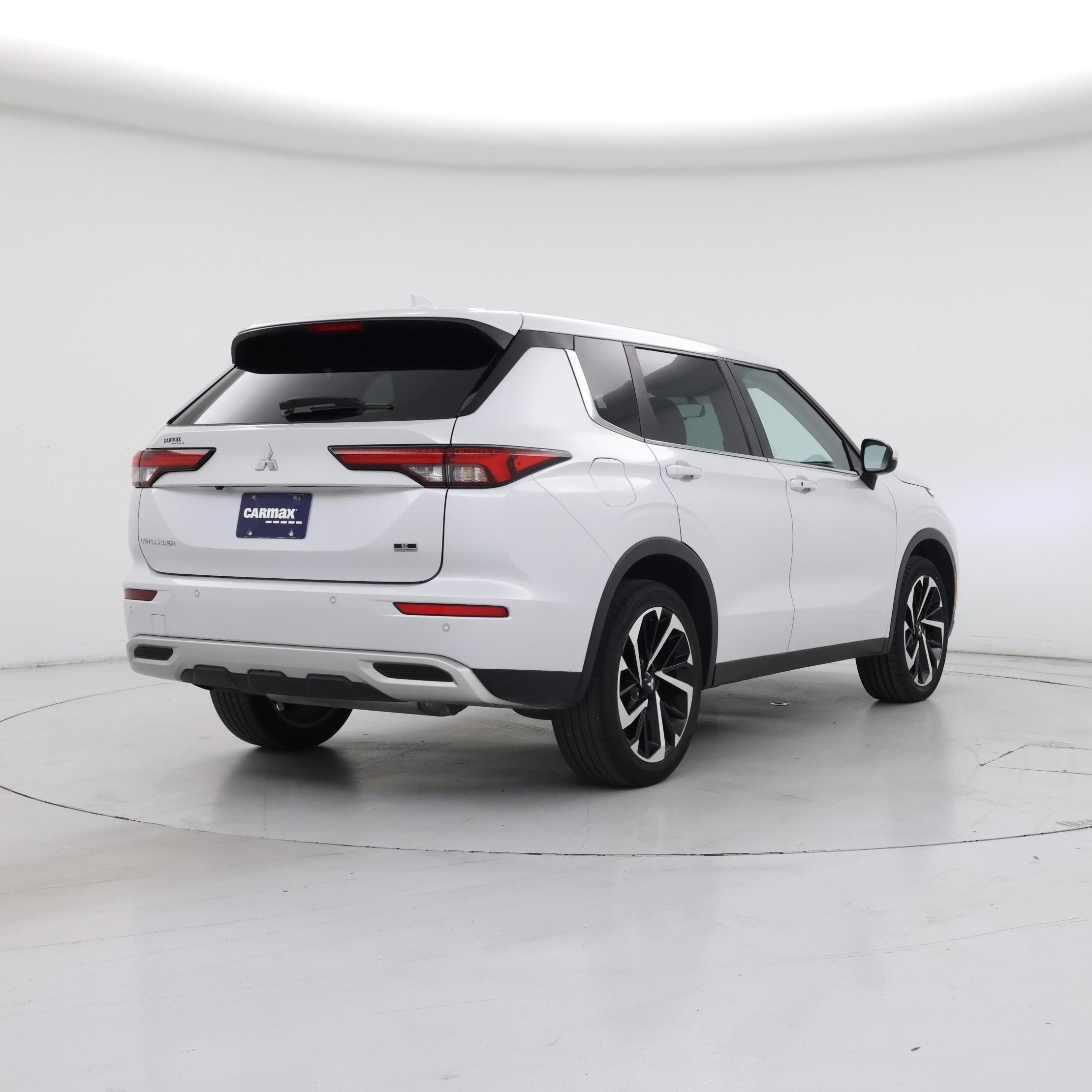 Thumbnail: 2023 Mitsubishi Outlander - 8