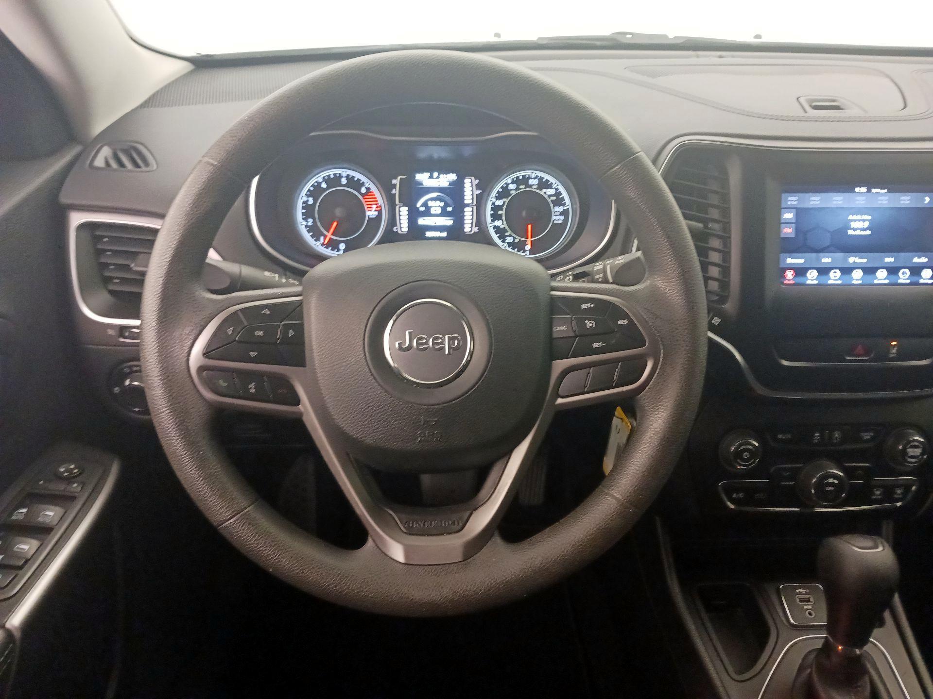 Thumbnail: 2021 Jeep Cherokee - 10