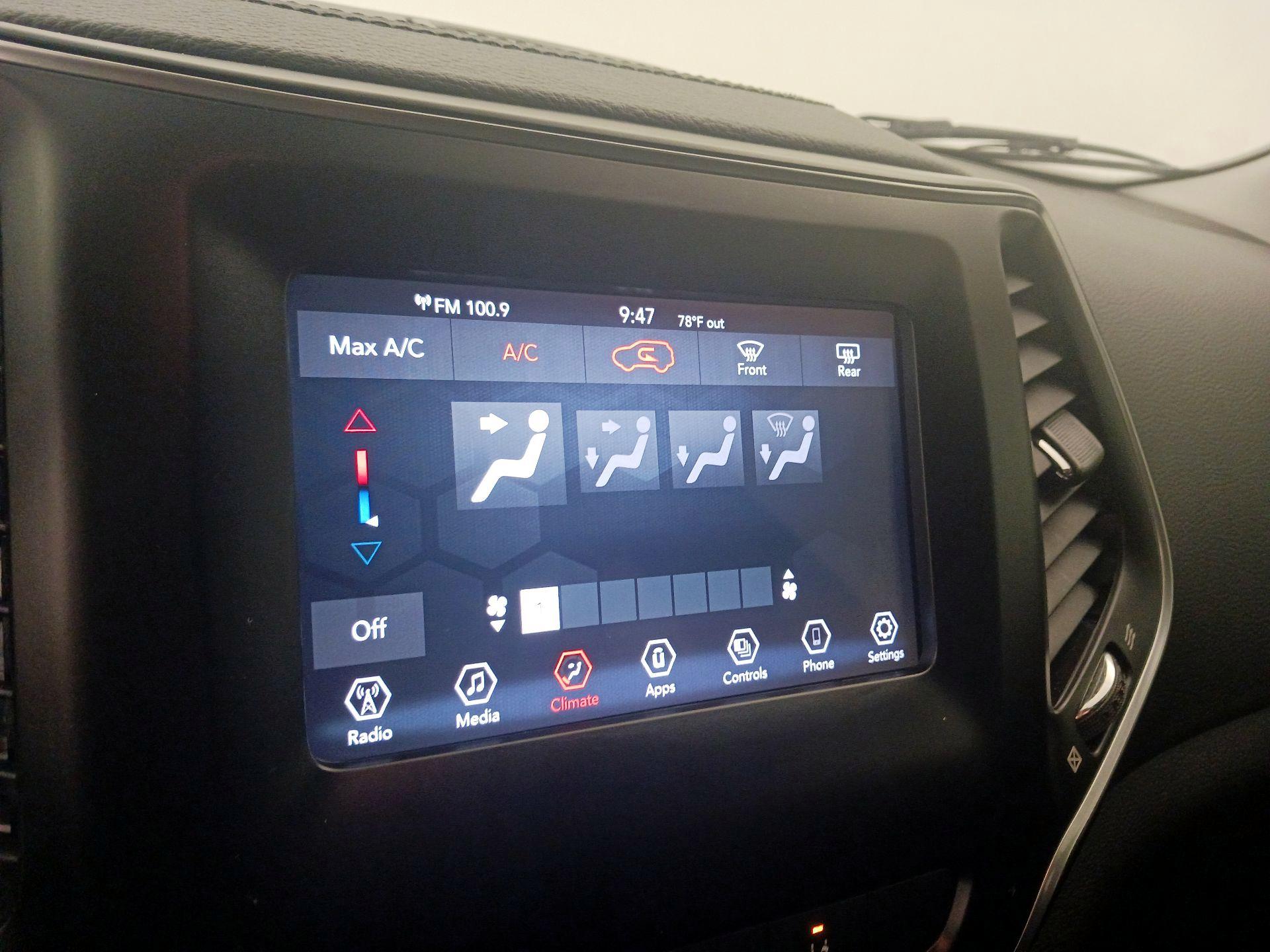 Thumbnail: 2021 Jeep Cherokee - 16