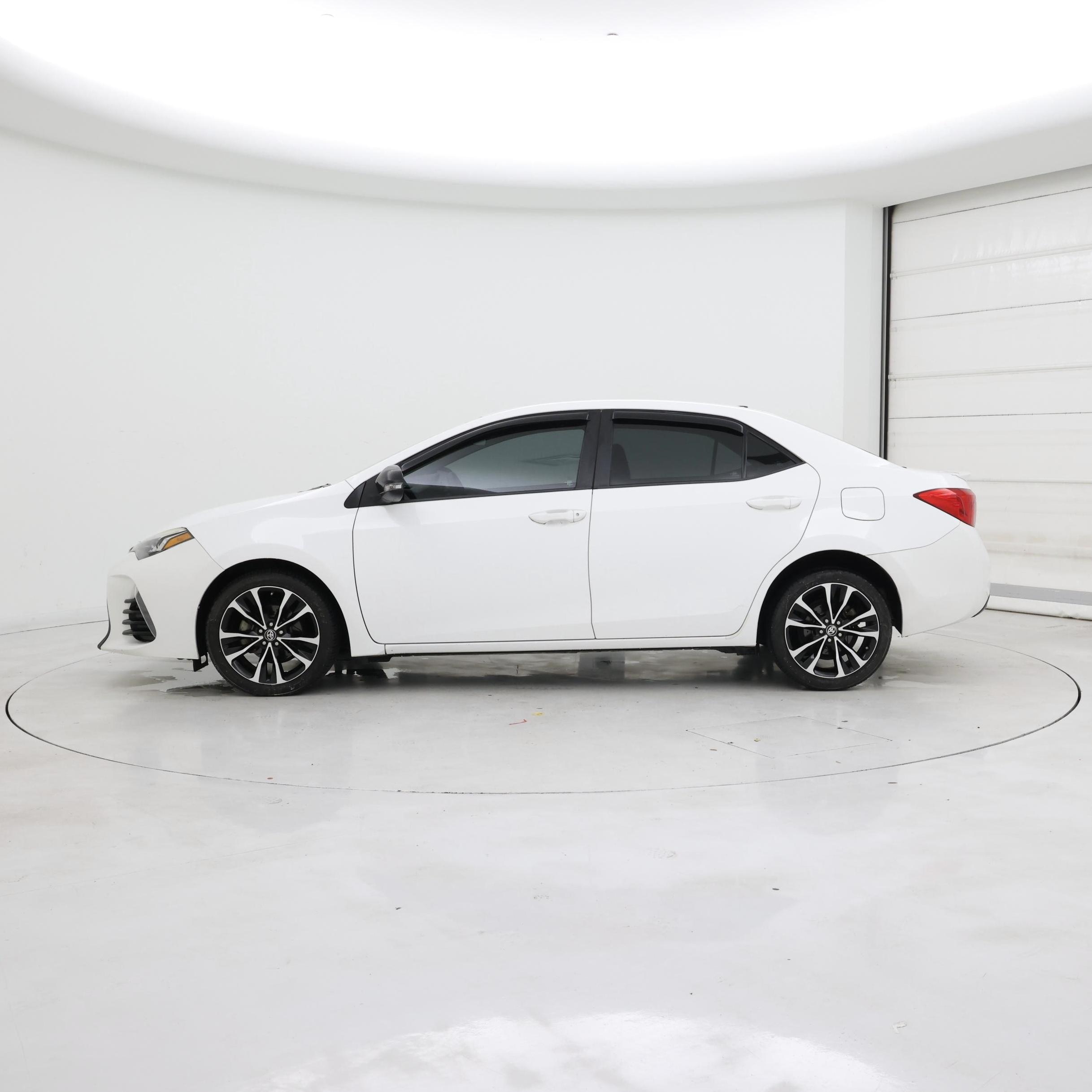 Thumbnail: 2017 Toyota Corolla - 3