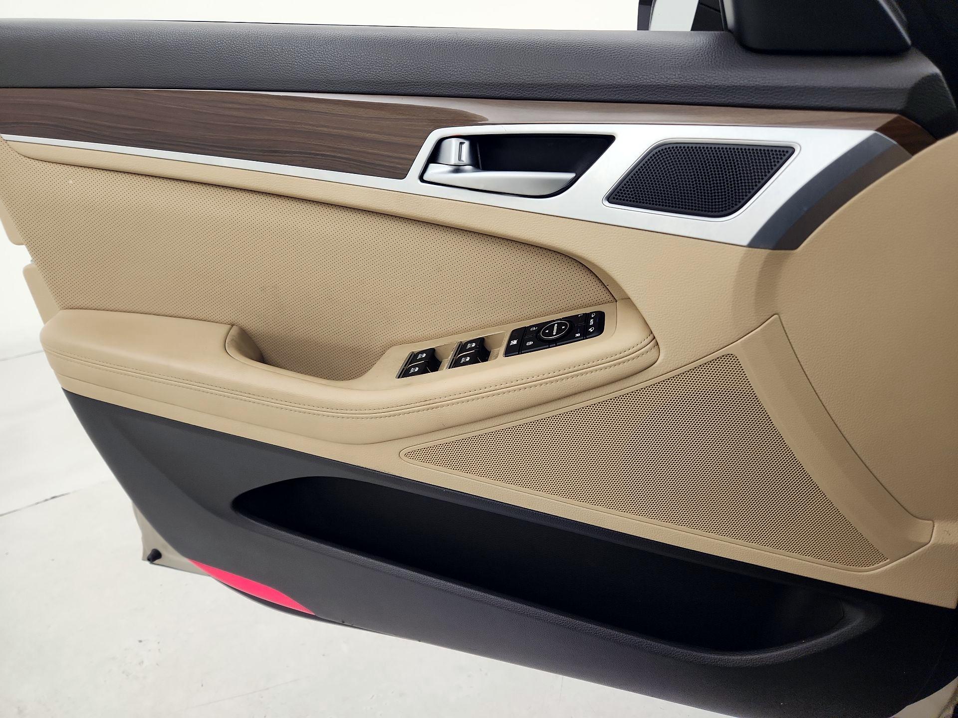 Thumbnail: 2015 Hyundai Genesis - 12
