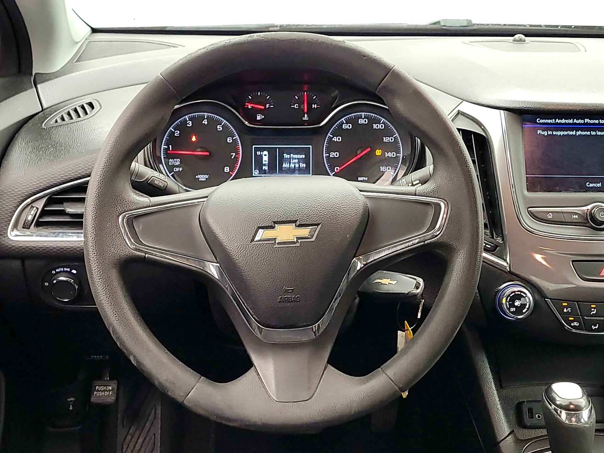 Thumbnail: 2019 Chevrolet Cruze - 10