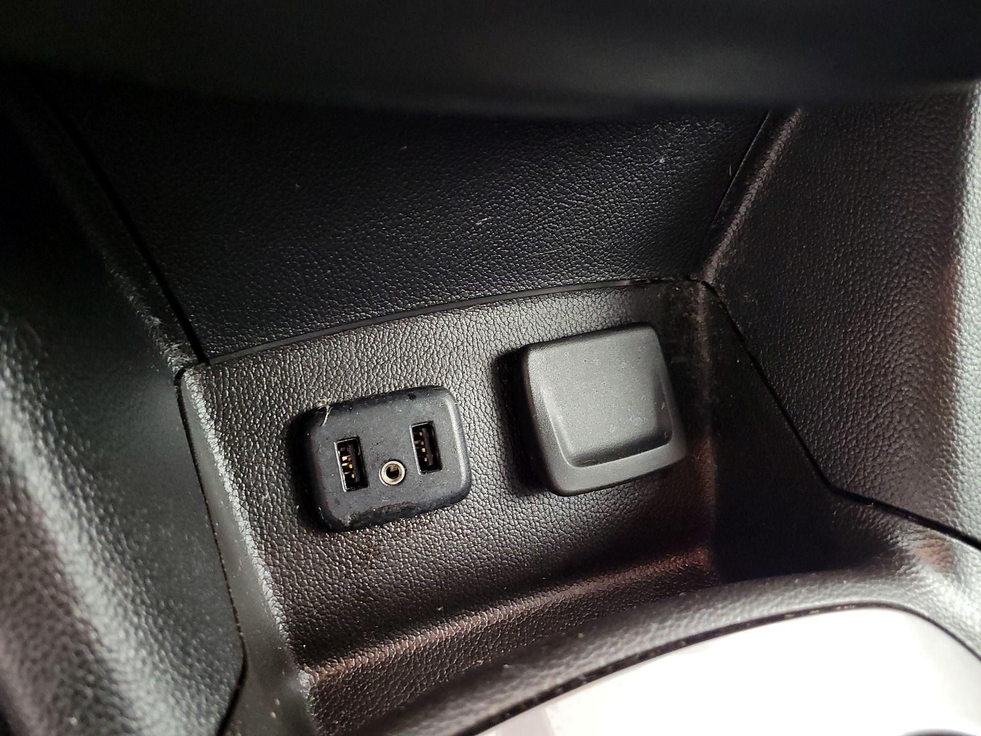 Thumbnail: 2019 Chevrolet Cruze - 18