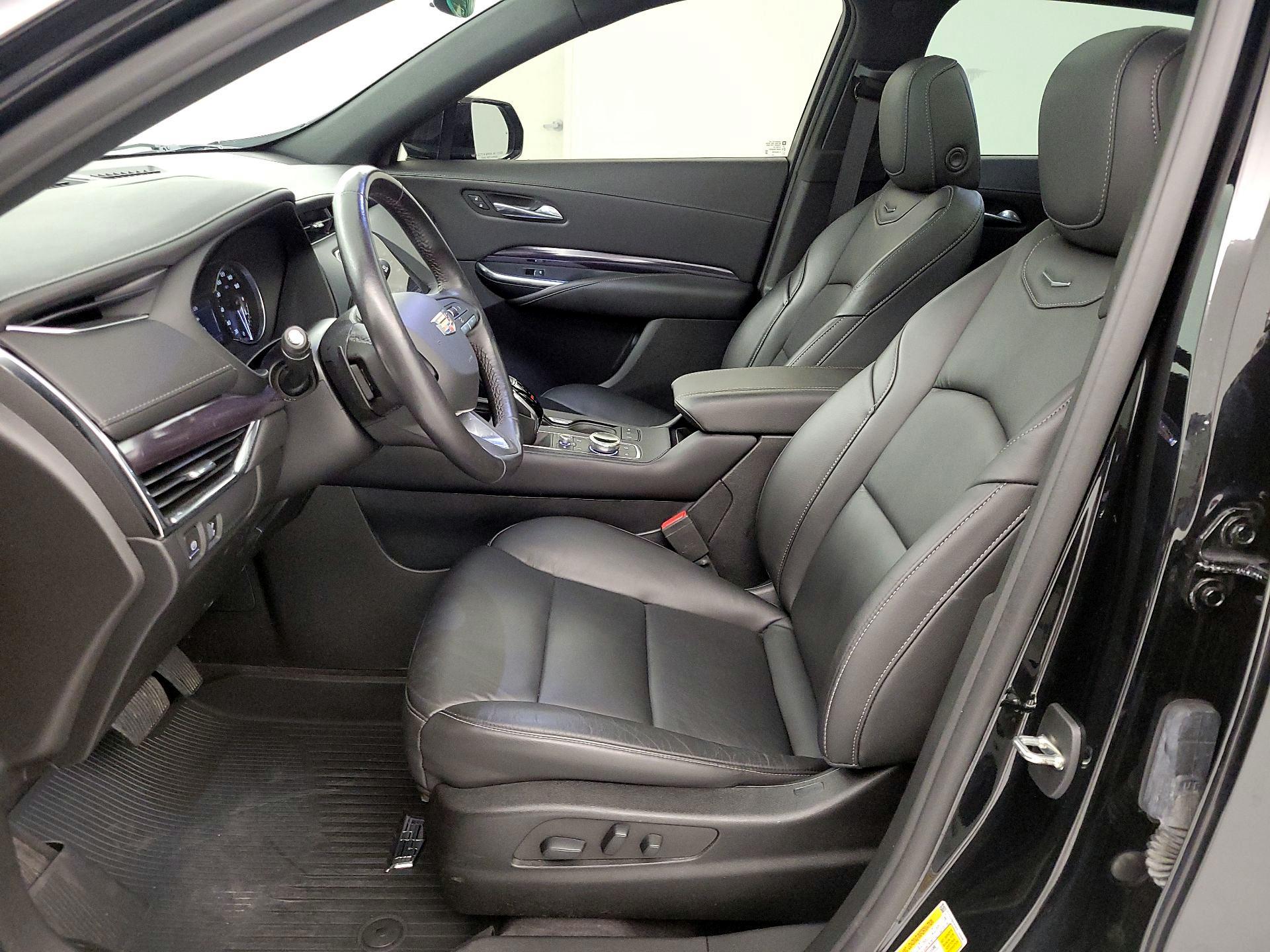 Thumbnail: 2023 Cadillac XT4 - 9