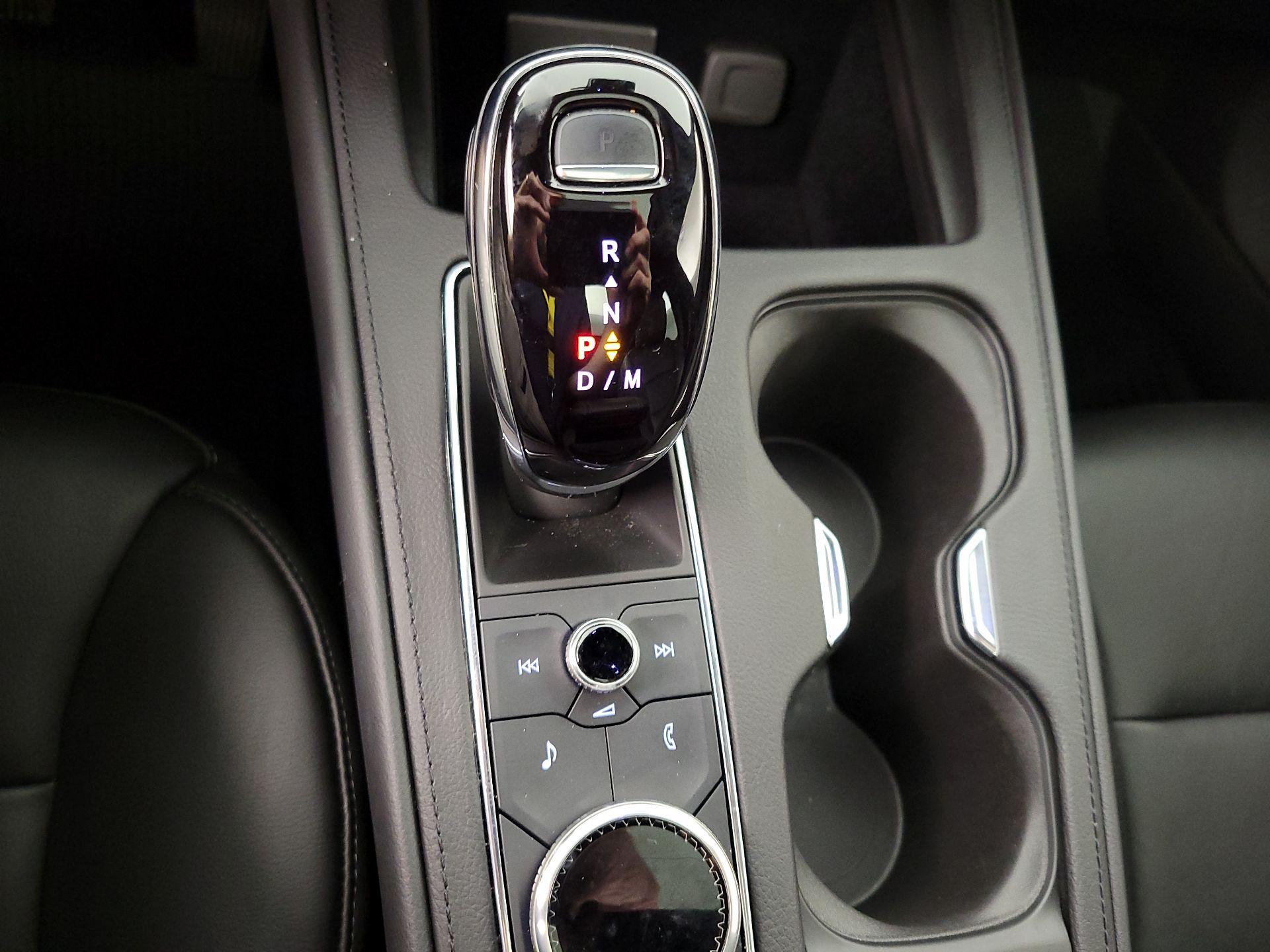 Thumbnail: 2023 Cadillac XT4 - 15