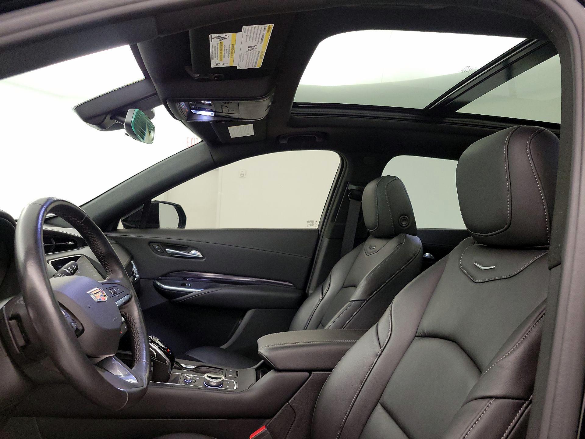 Thumbnail: 2023 Cadillac XT4 - 17
