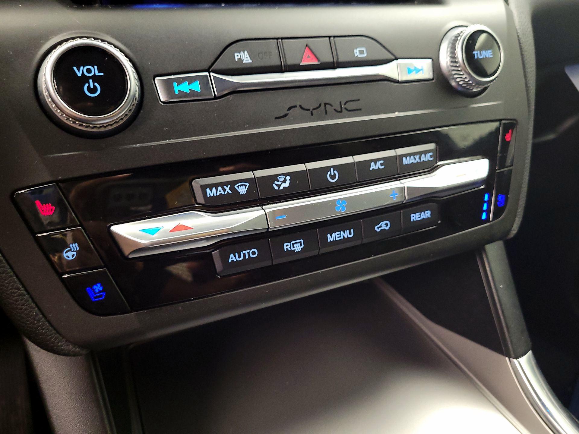 Thumbnail: 2020 Ford Explorer - 16