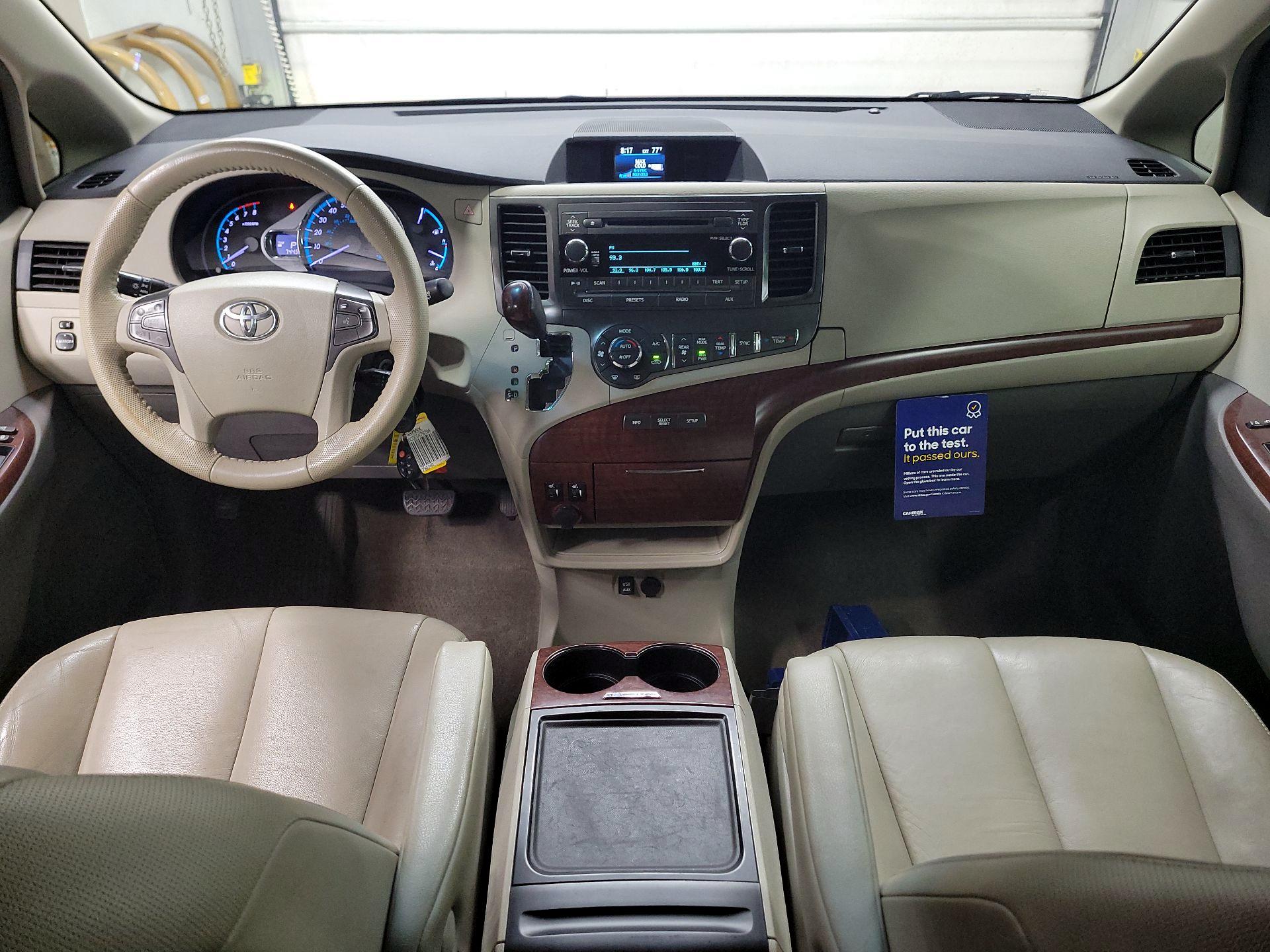 Thumbnail: 2014 Toyota Sienna - 9